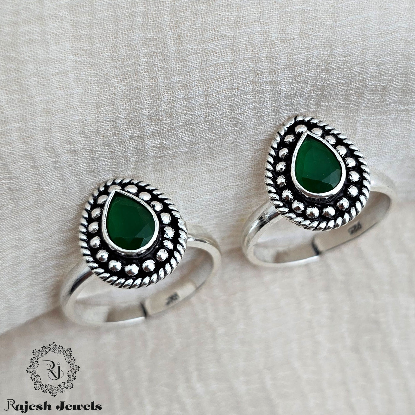Teardrop Cutstone Toerings