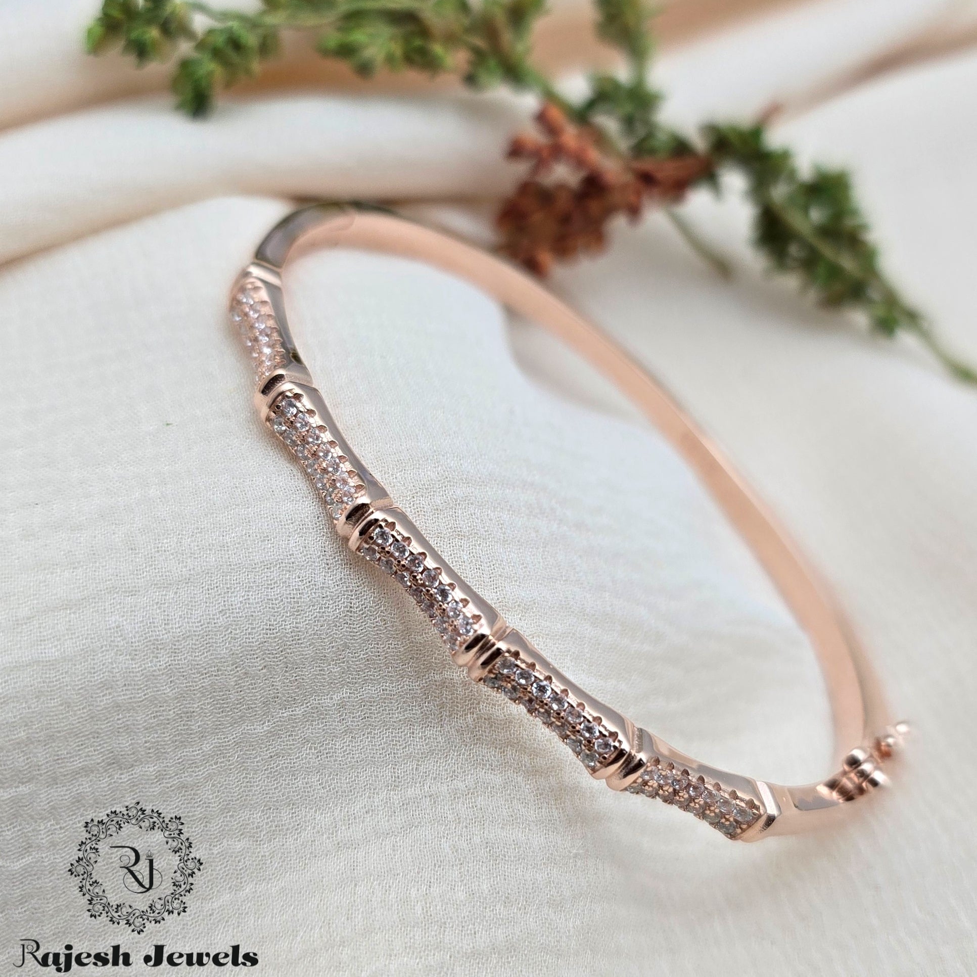 Superlative Cz Rosegold Hand Kada