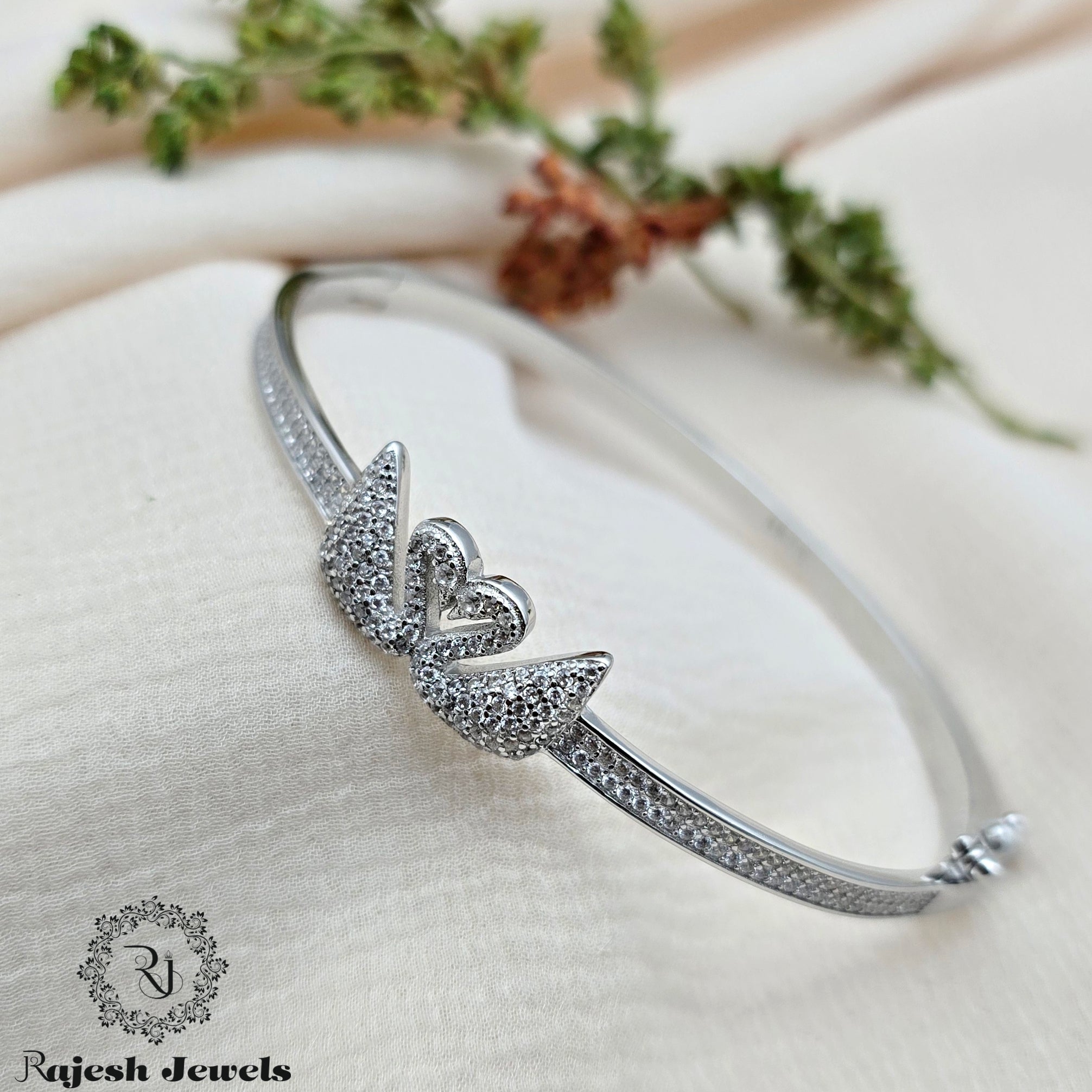 Wonderful Swan Cz Silver Hand Kada