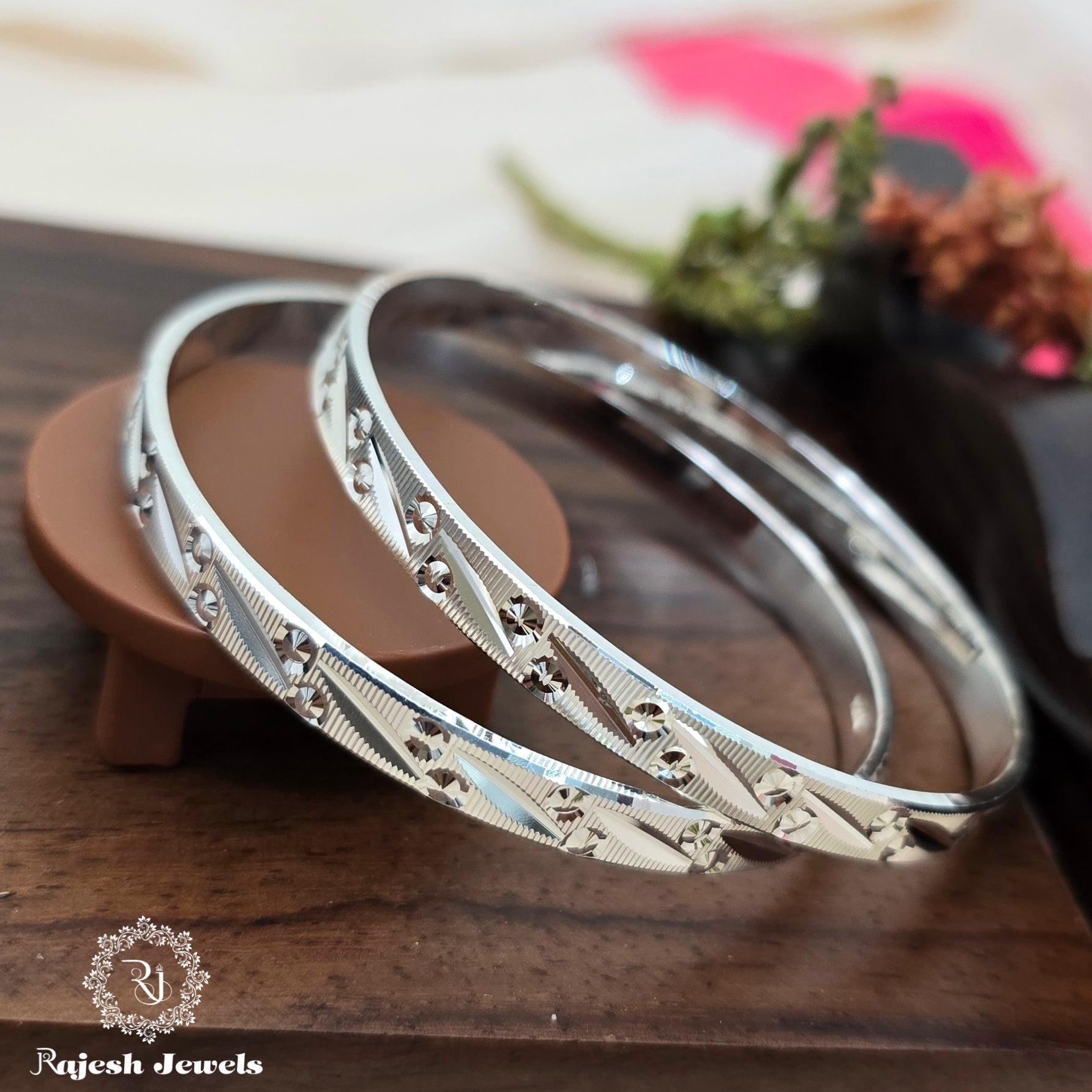 Shimmering 2.2 Size Plain Classic Bangles