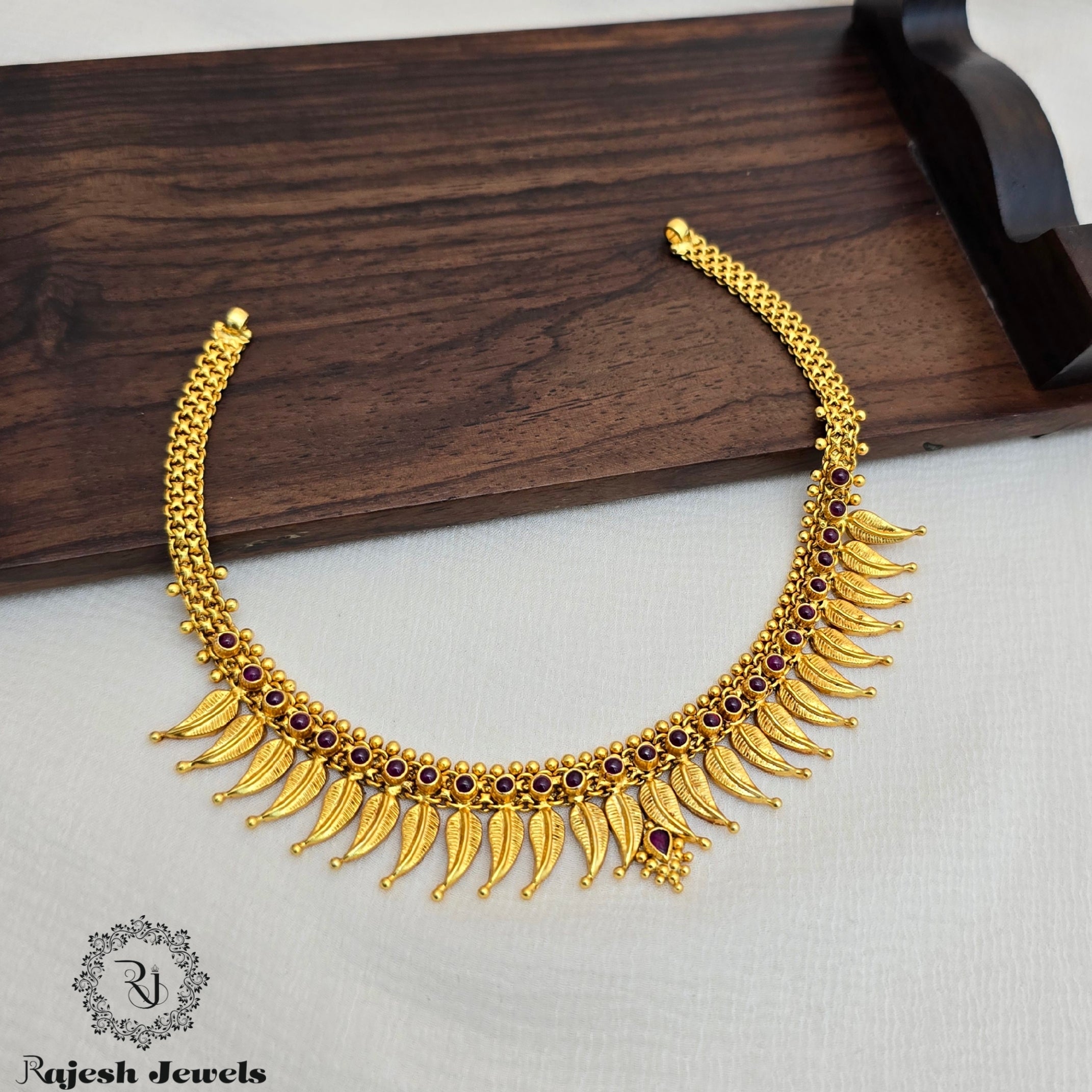 Simple Leaf Kemp Gold Plated Necklace