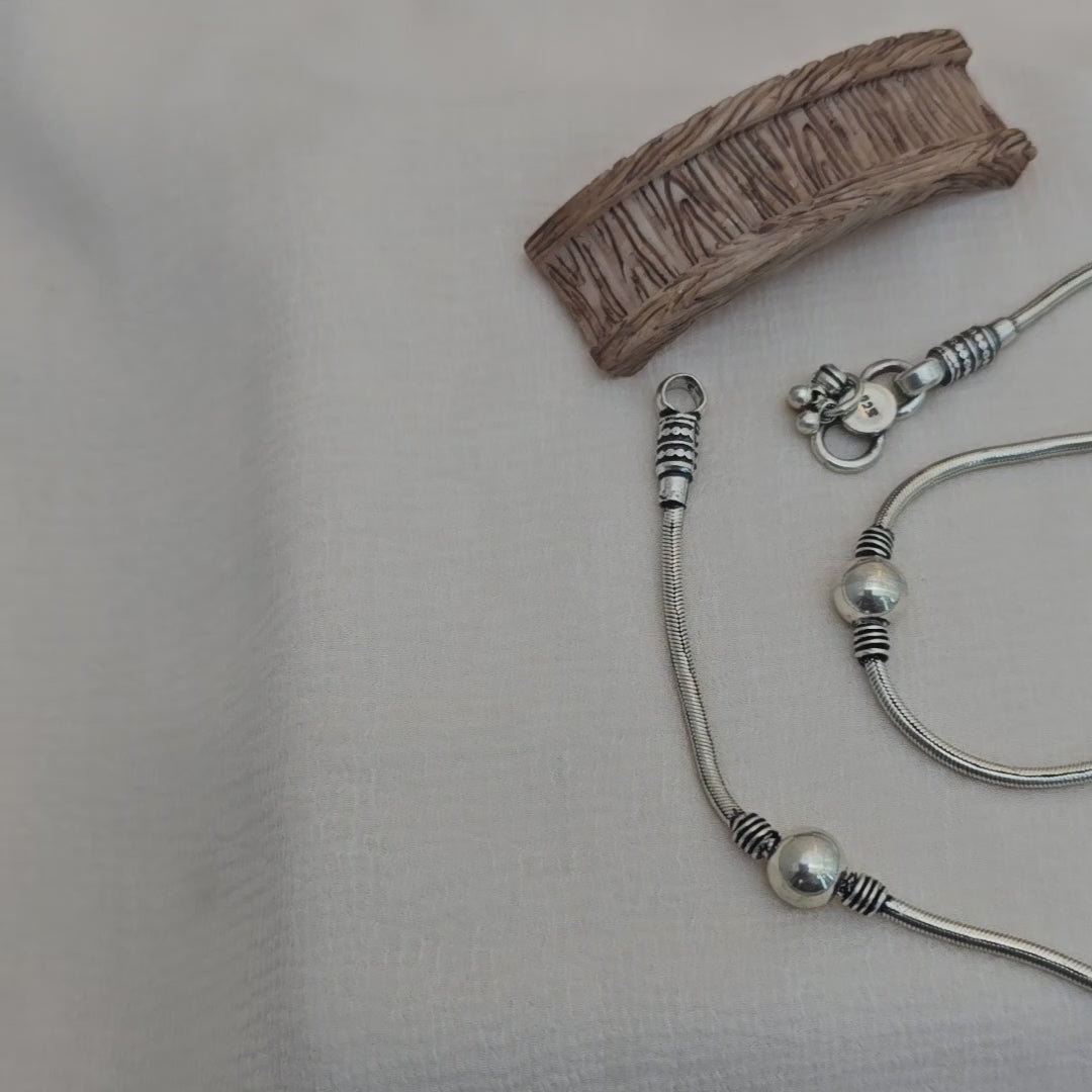 Load video: Wonderful Swirling Silver Oxidised Anklet