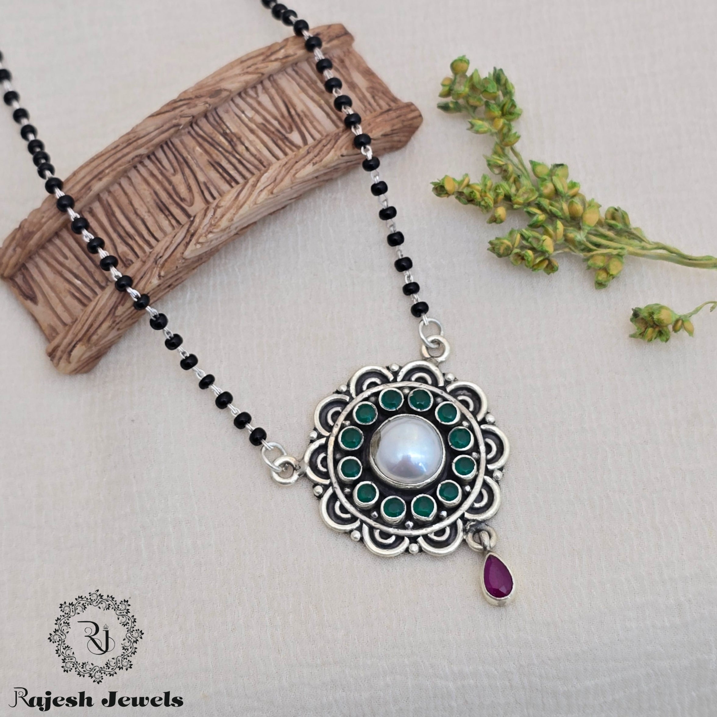 Charismatic Pearl Cutstone Blackbead Mangalsutra