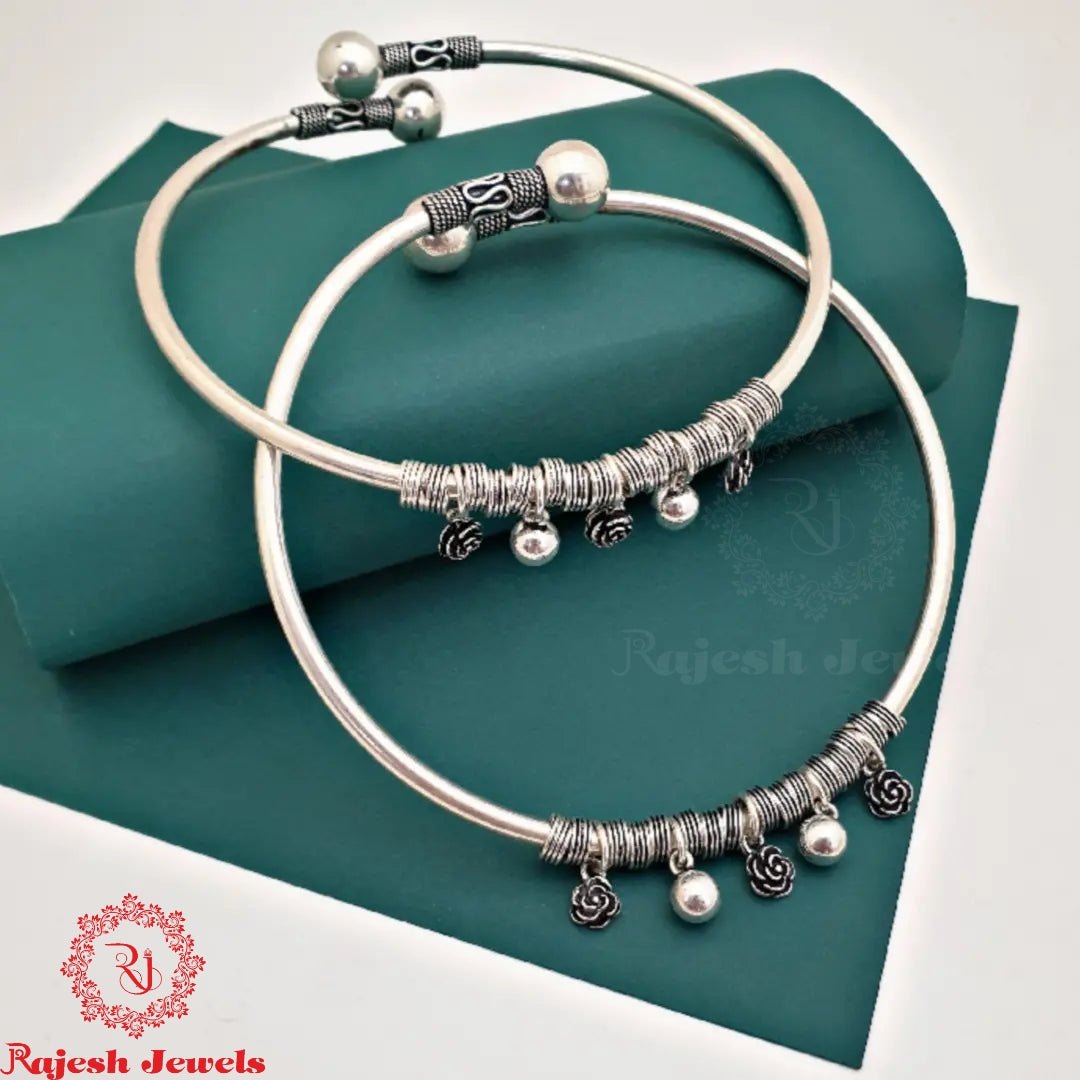 Floral Oxidised Ankle Kada