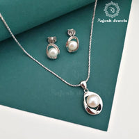 Glorious Pearl Pendant Set