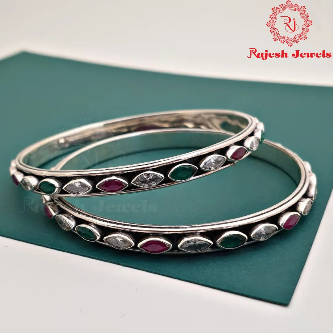 Exuberant Cutstone Bangle