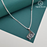 Fabulant Camera Pendent & Chain