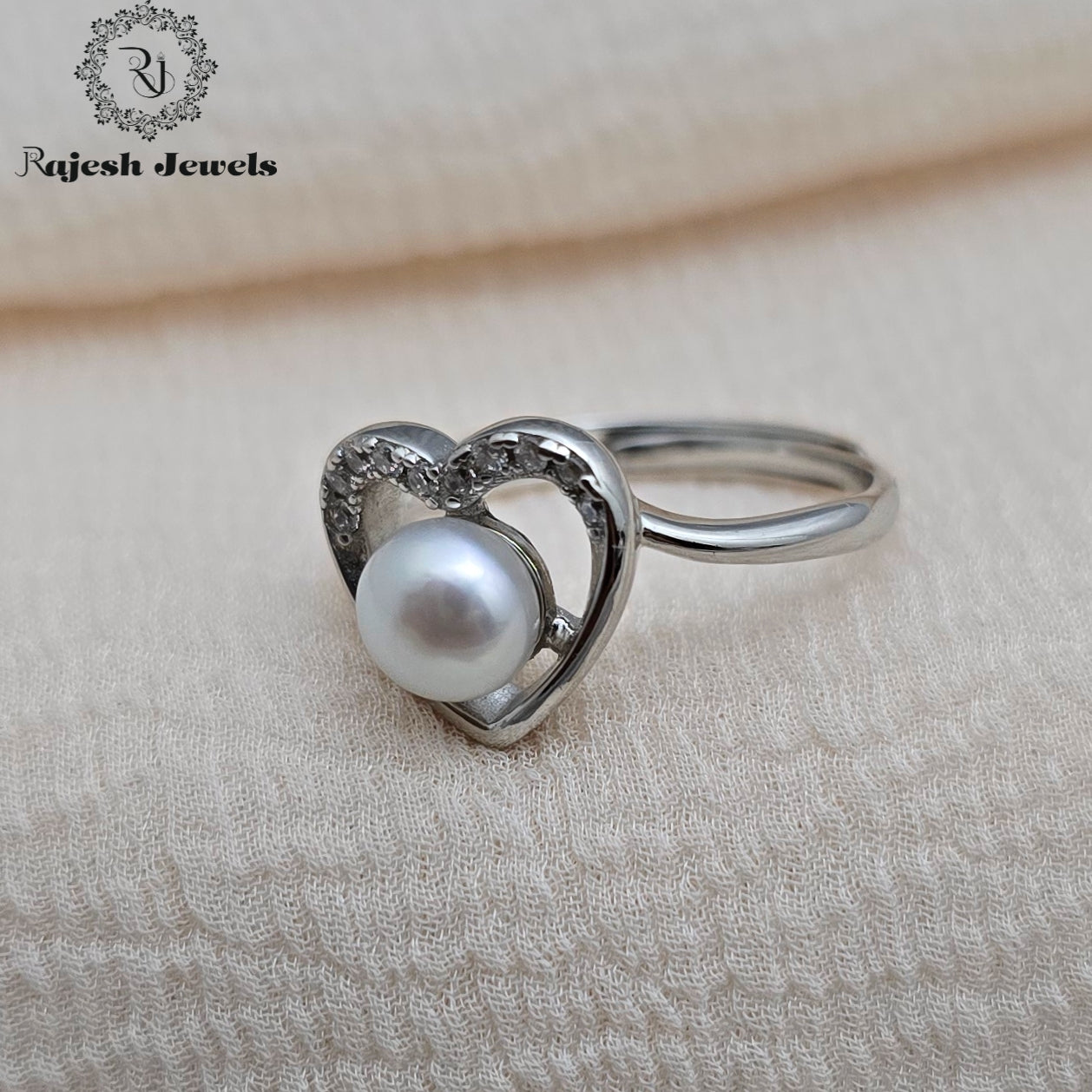 Mesmerizing Pearl Fusion Finger Ring
