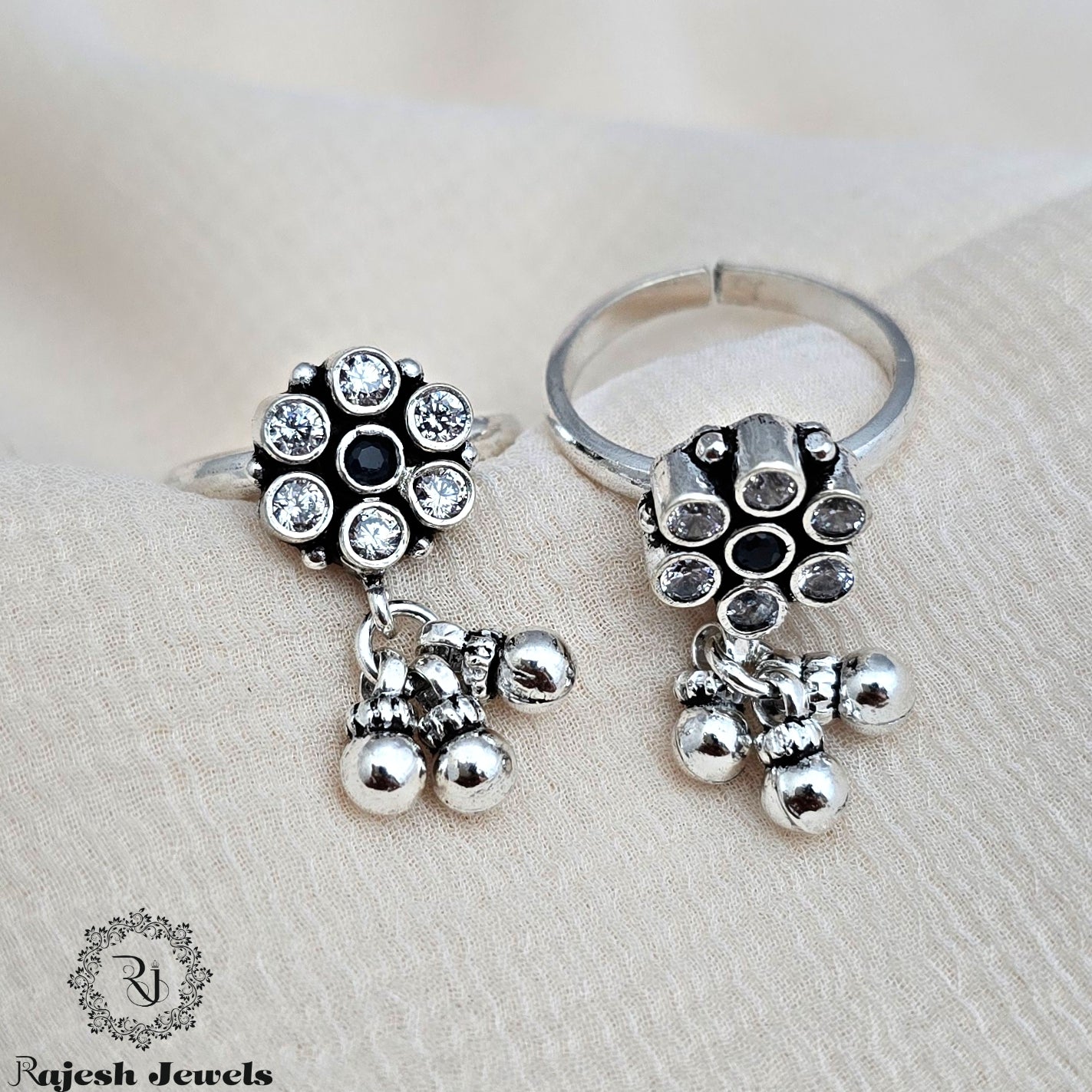 Floral Blue & White Ghungroo Toering