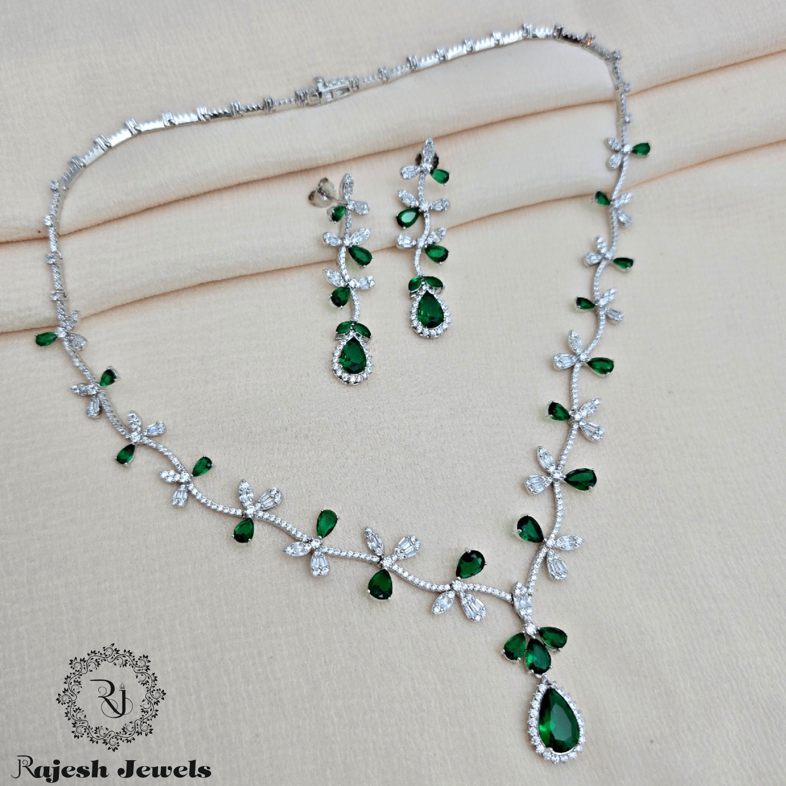 Graceful Green Cz Neckpiece