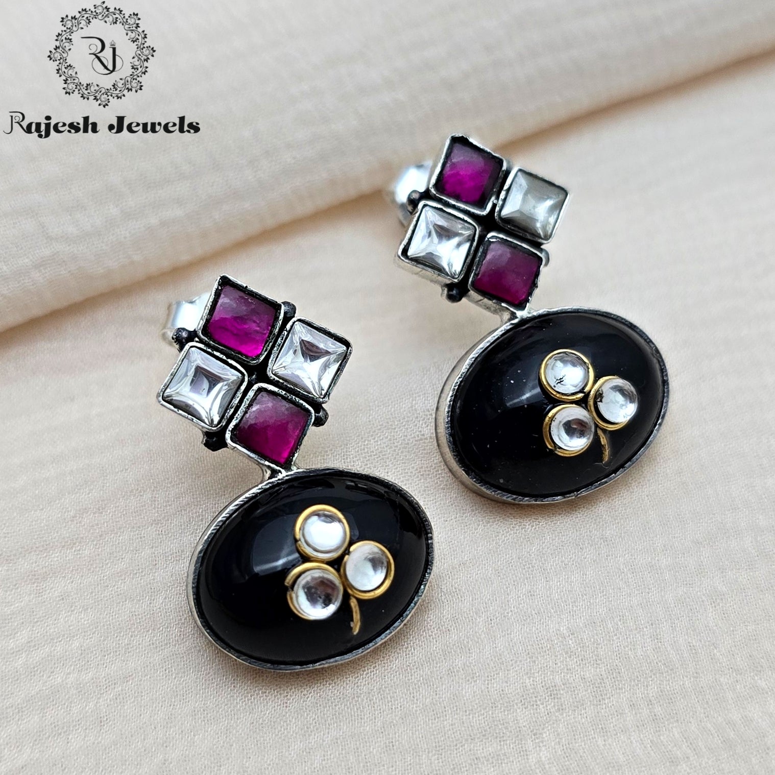 Attractive Kundan Earrings