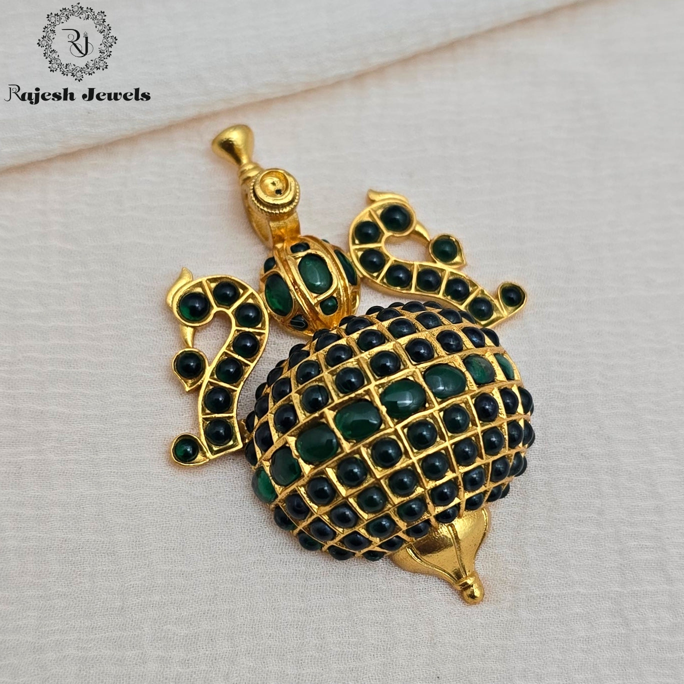 Classic Gopuram Kemp Pendent