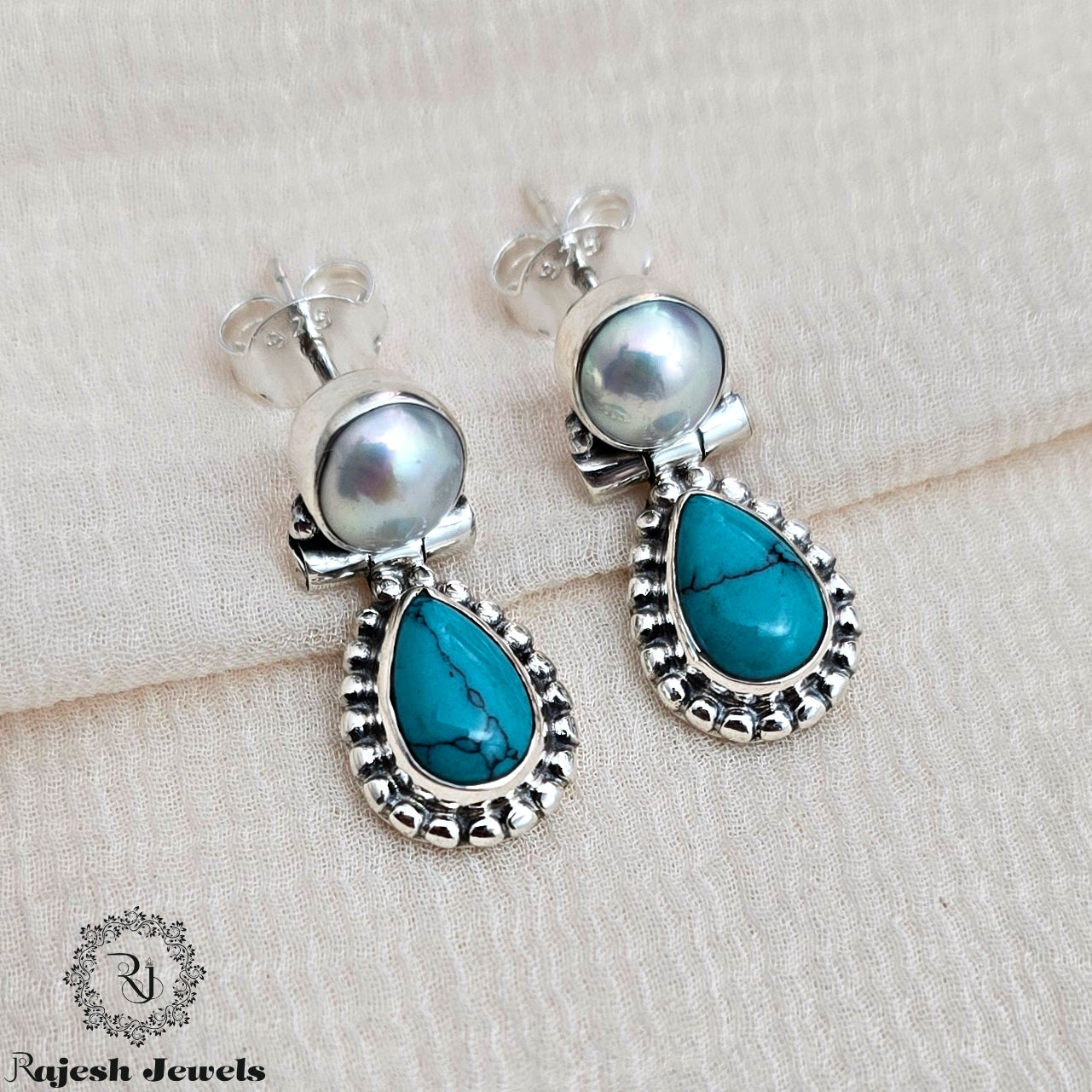 Adorable Teardrop Cutstone Earrings