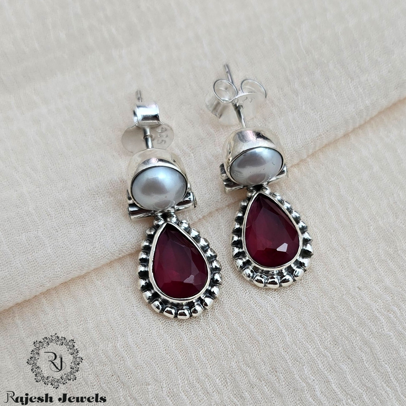 Adorable Teardrop Cutstone Earrings