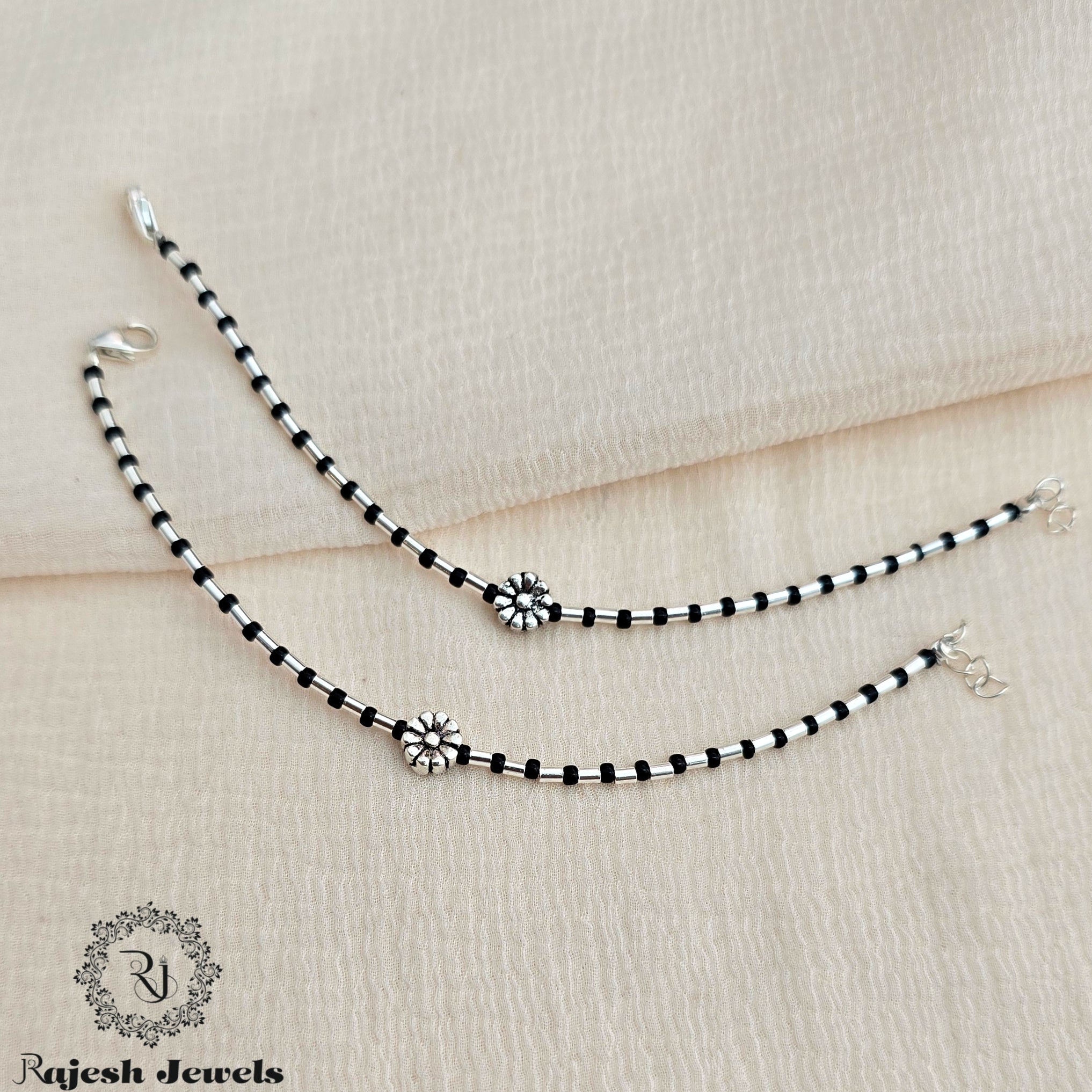 Appealing Blackbead Floral Bracelet