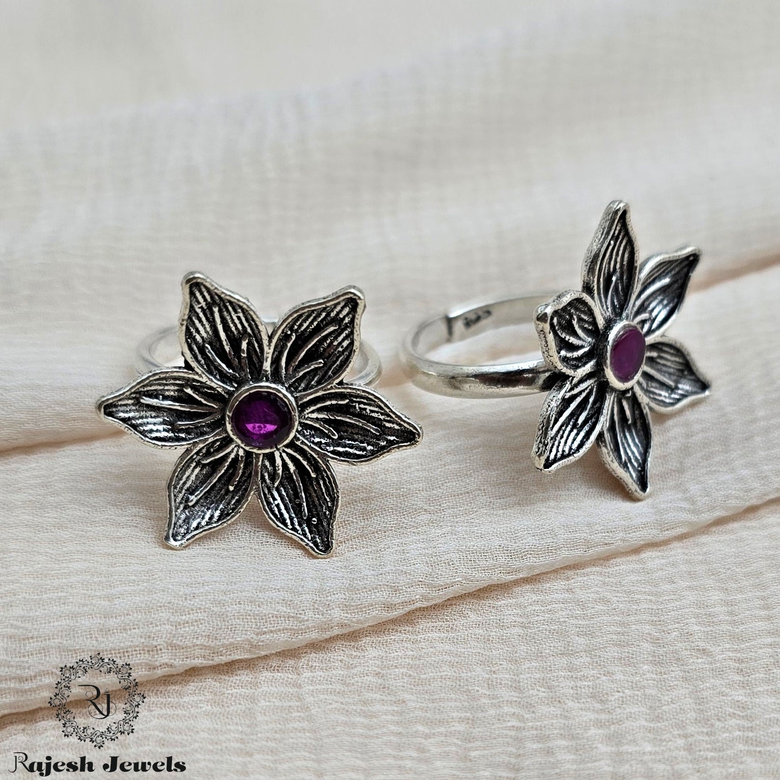 Floral Oxidised Cutstone Toerings