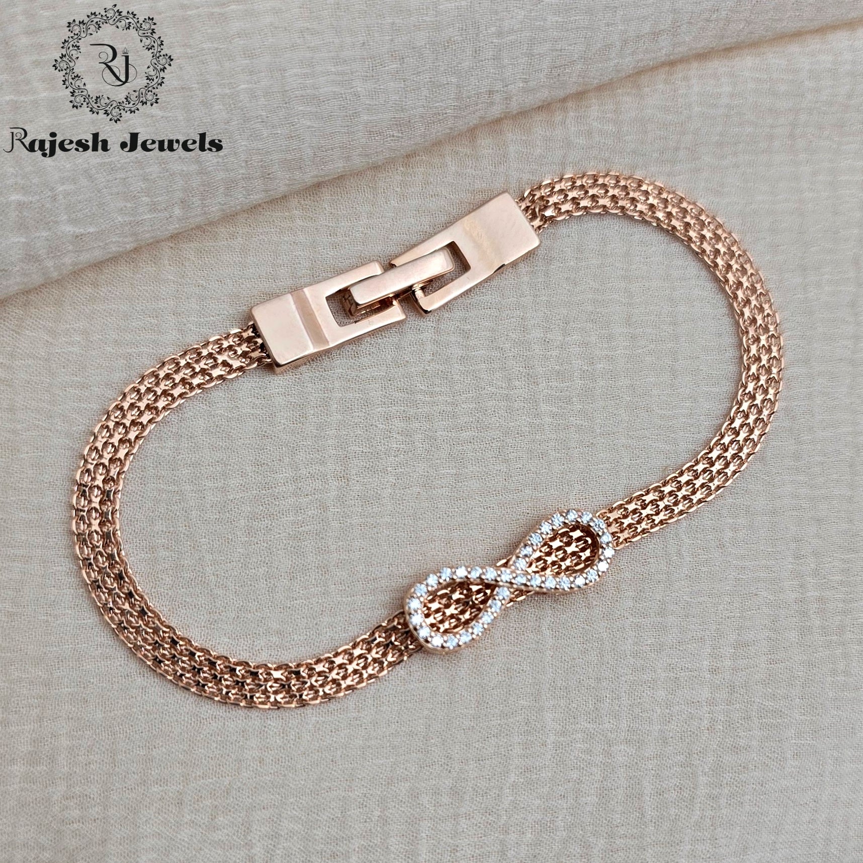 Elegant Movable Infinity Pendant Bracelet