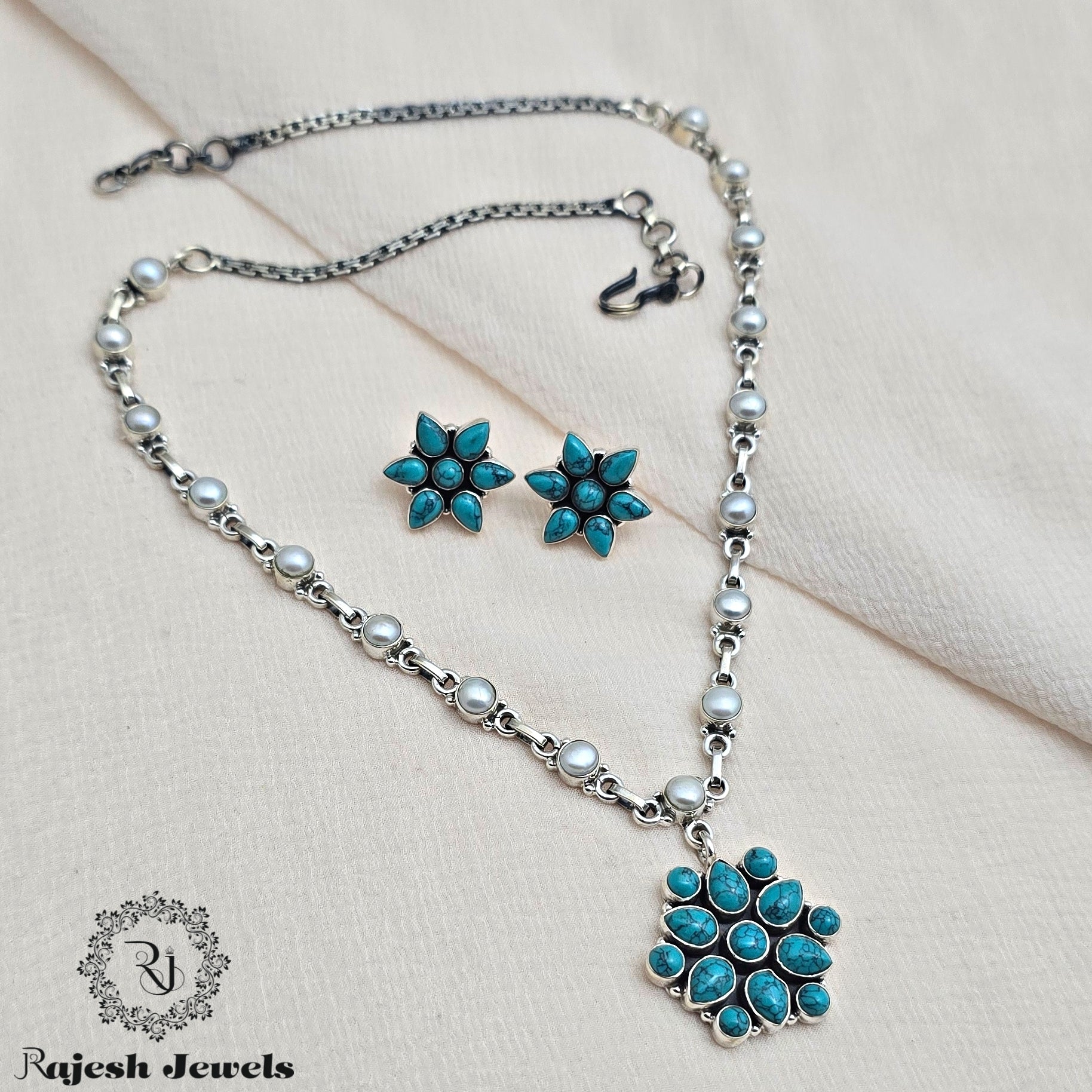 Appealing Turquoise Pearl Oxidised Necklace
