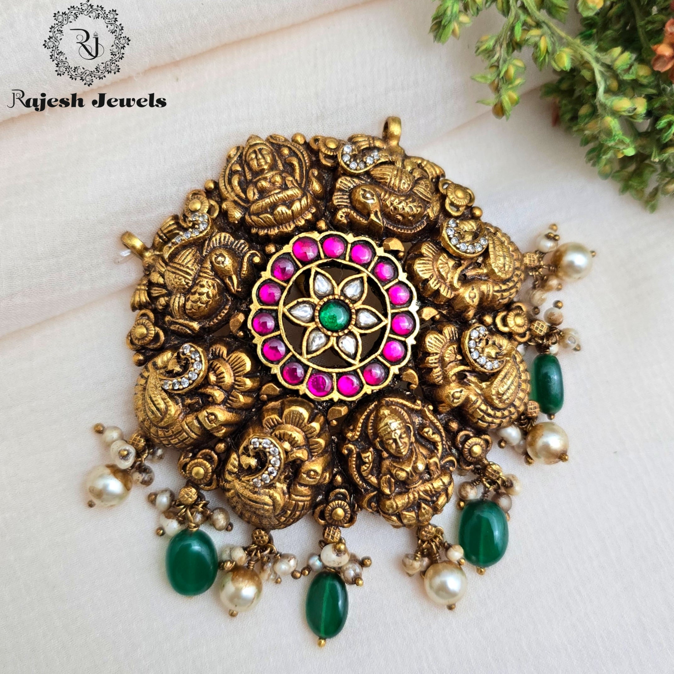 Picturesque Nakshi Kundan Pendant