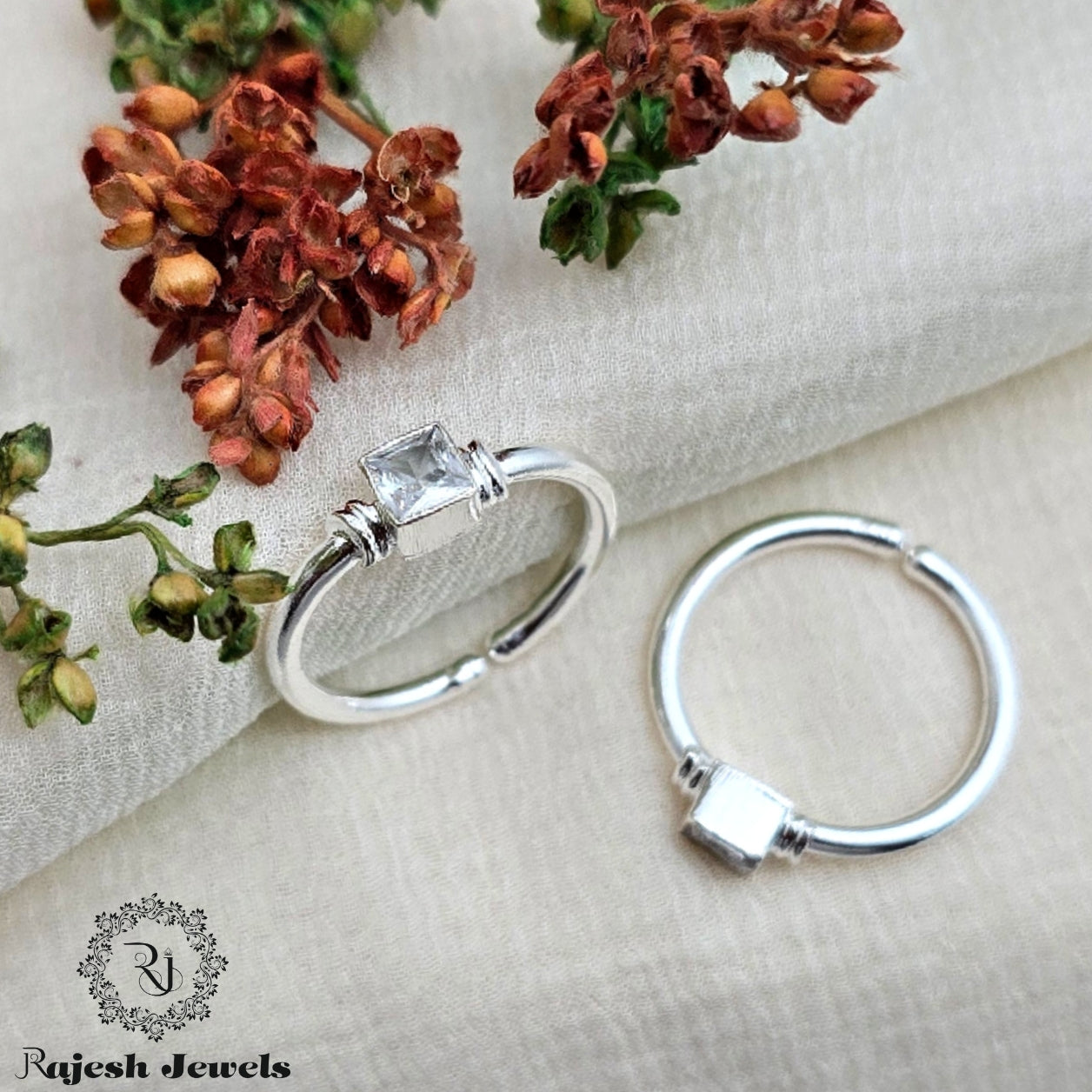 Sparkling Squared Cutstone Daily Wear Toerings