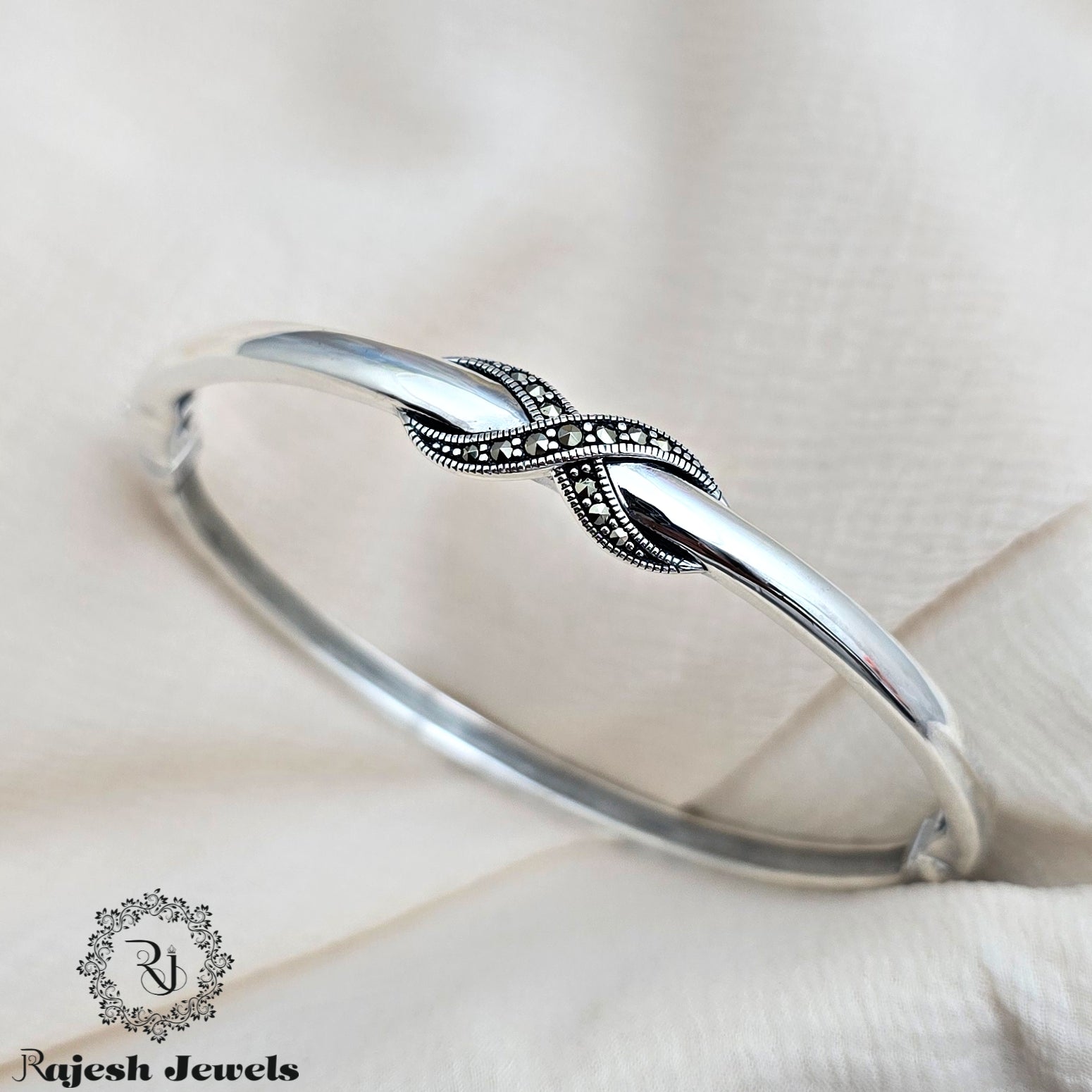 Lavish Look Marcasite Hand Kada