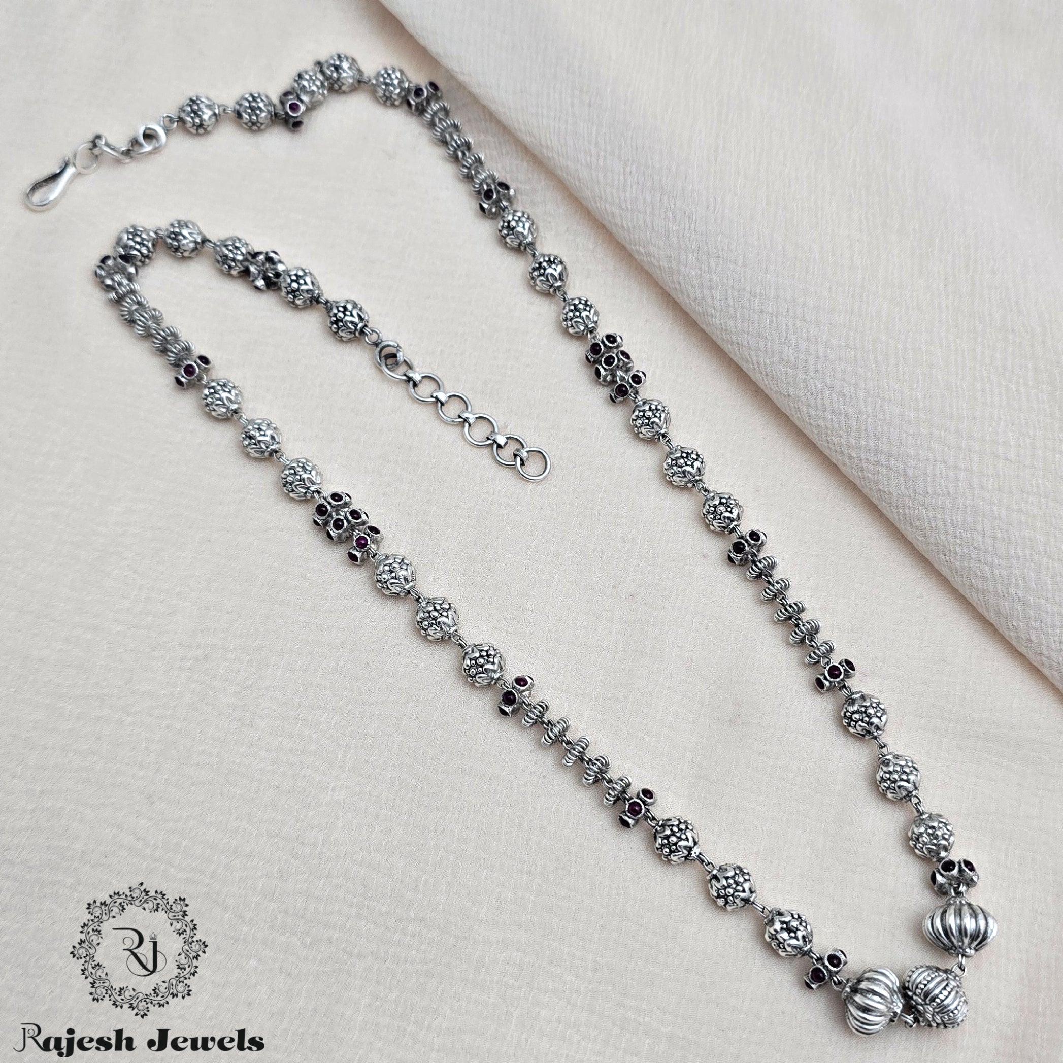 Engaging Kemp Oxidised Neckpiece