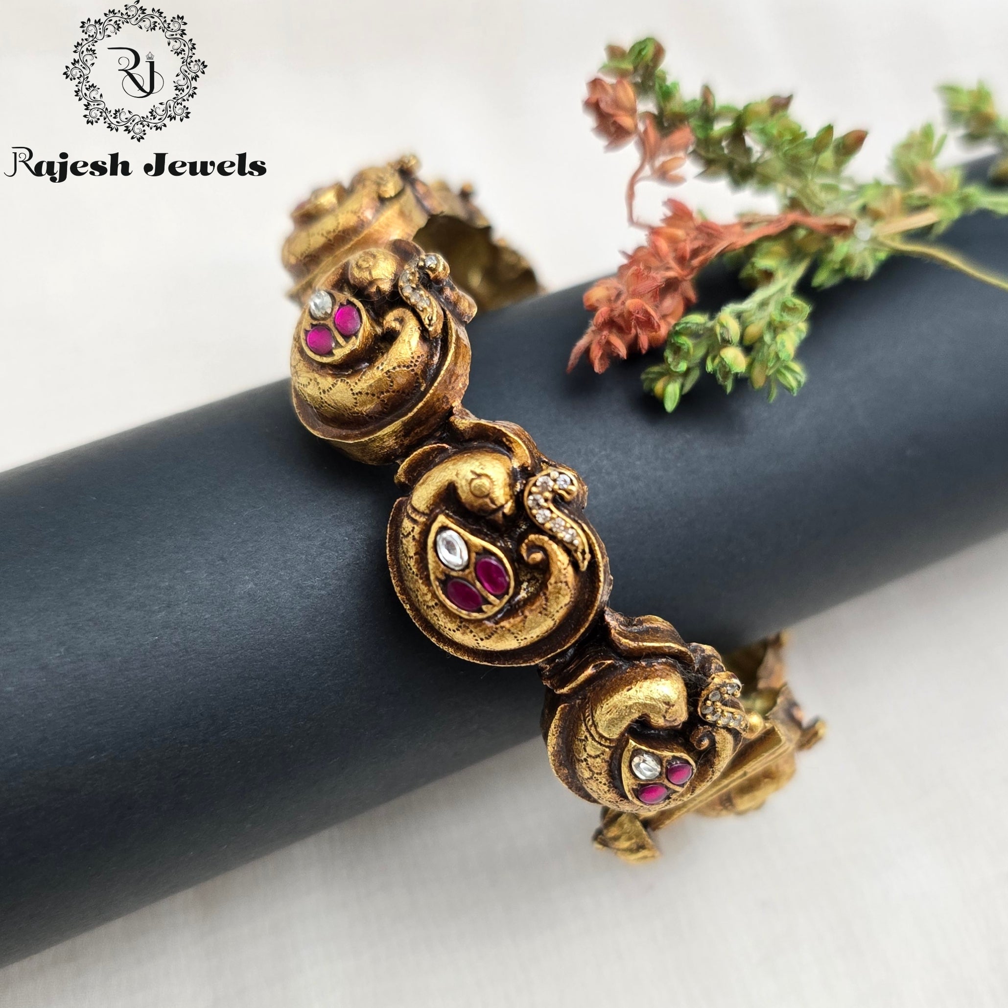 Dancing Peacock Kundan Nakshi Bangle