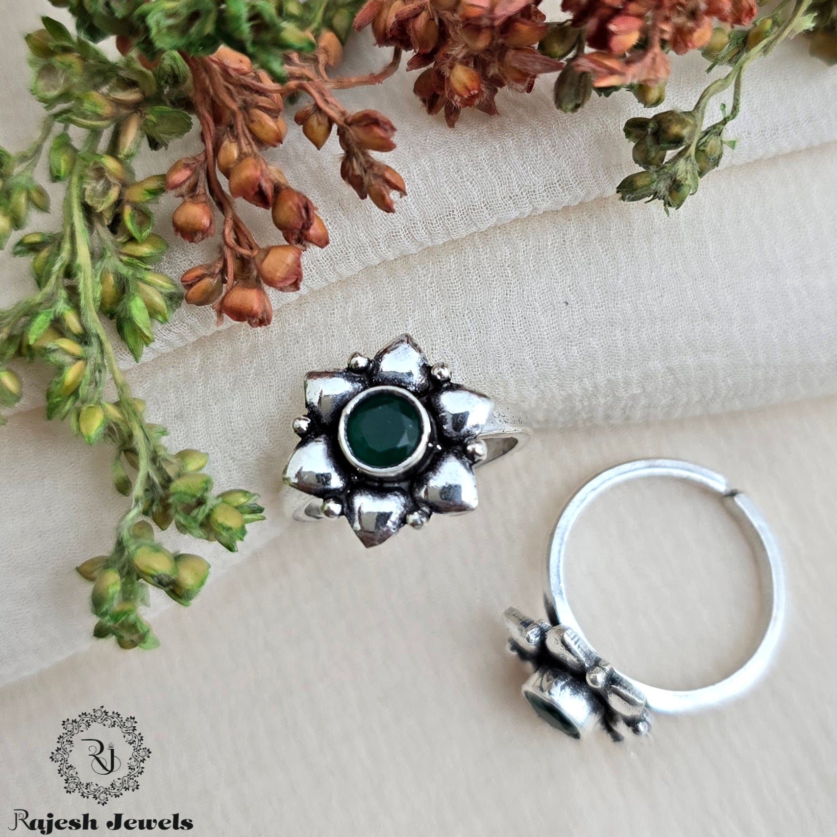 Graceful Green Cutstone Daily Wear Toerings
