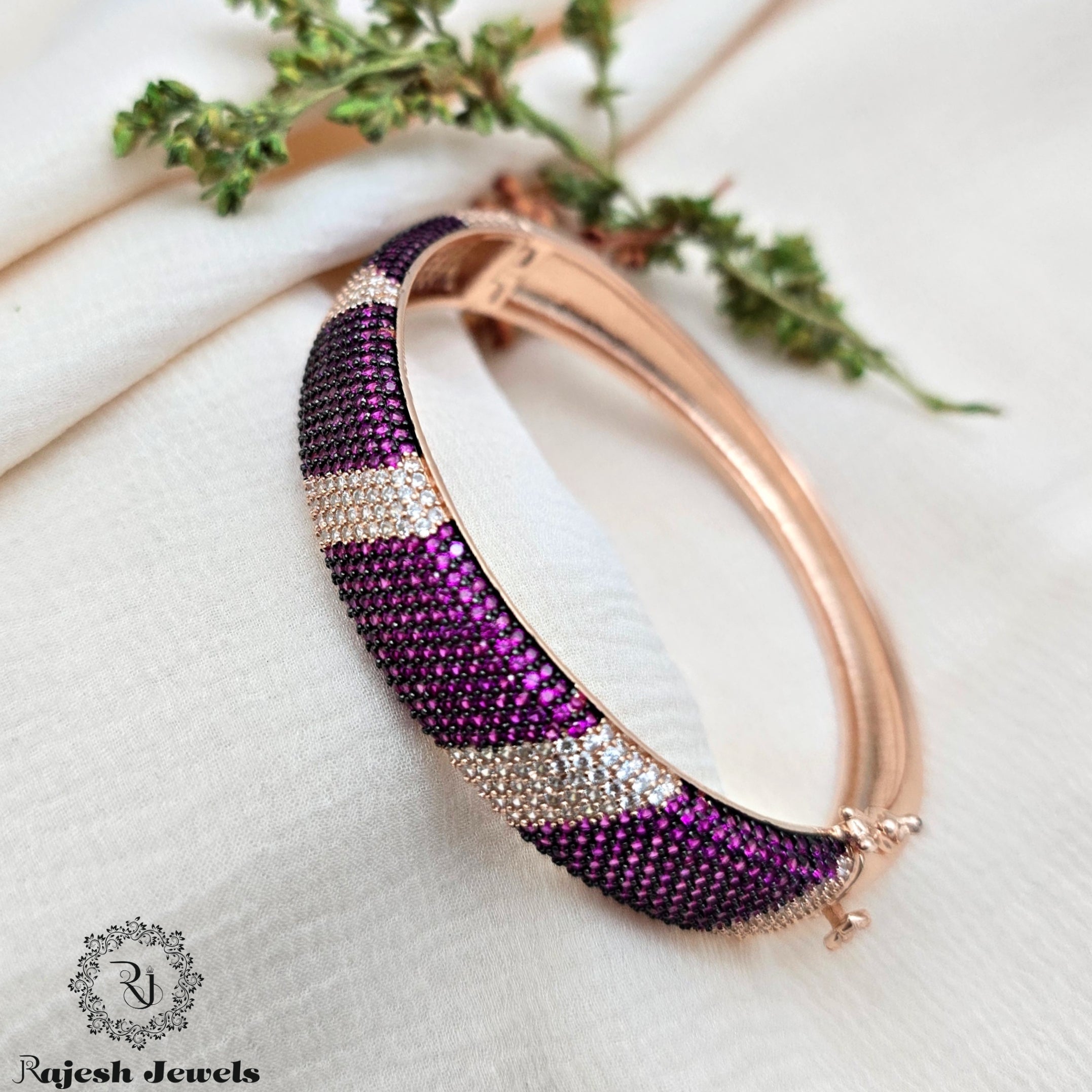 Mesmerizing Silver Hand Kada
