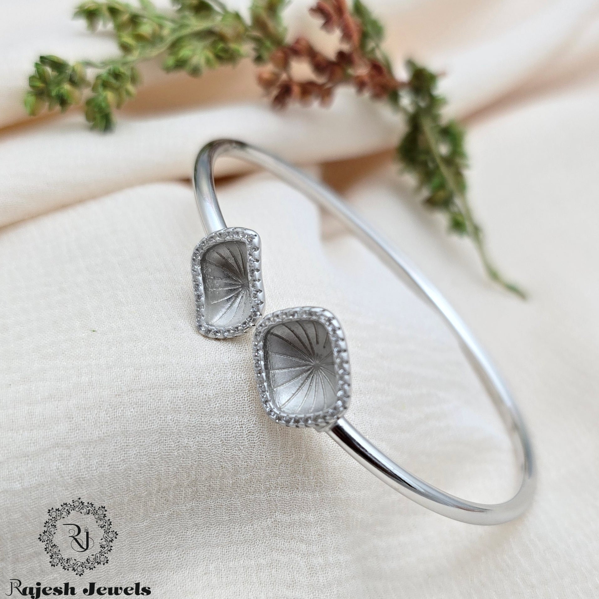 Geometric Cz Openable Hand Kada