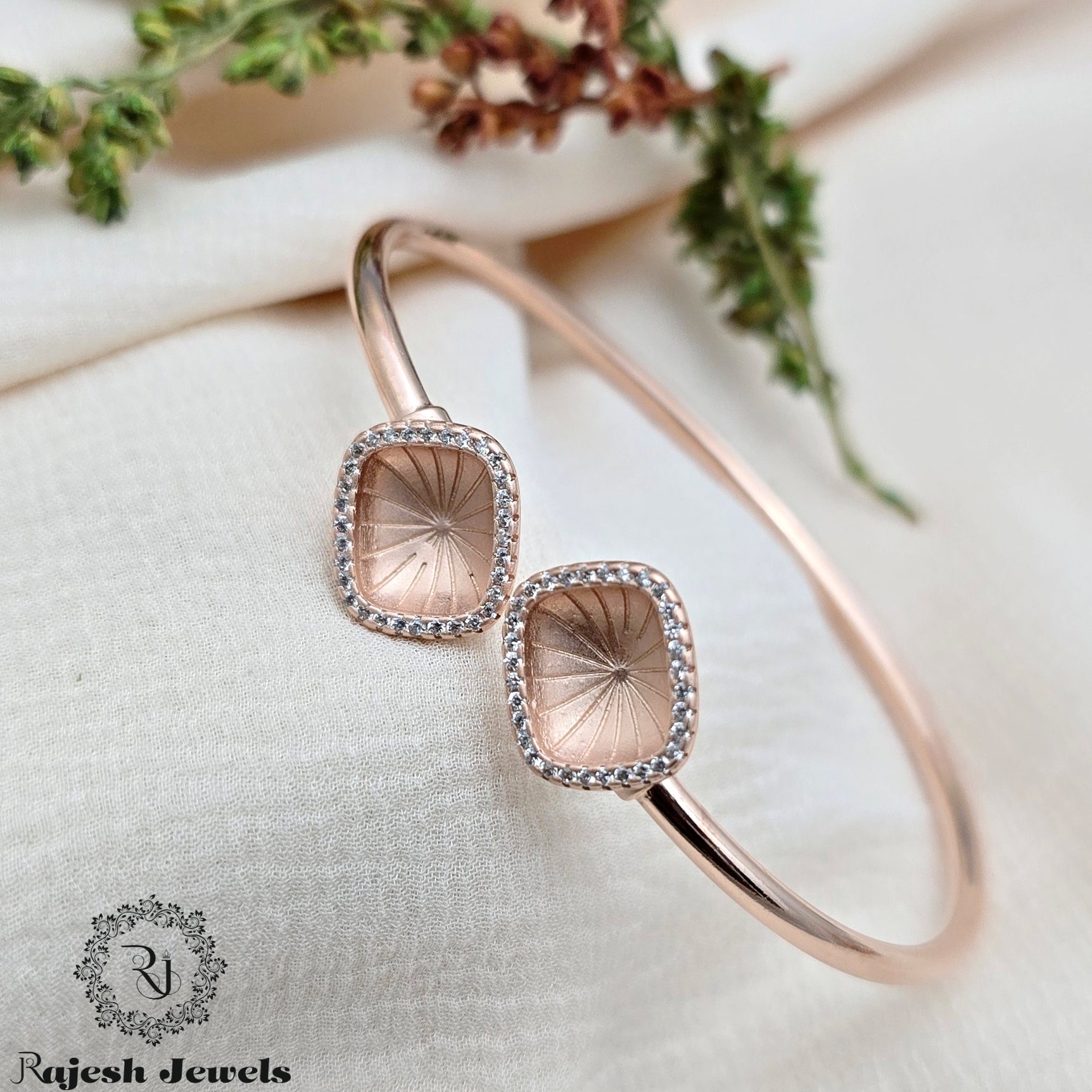Geometric Rosegold Flexi Hand Kada