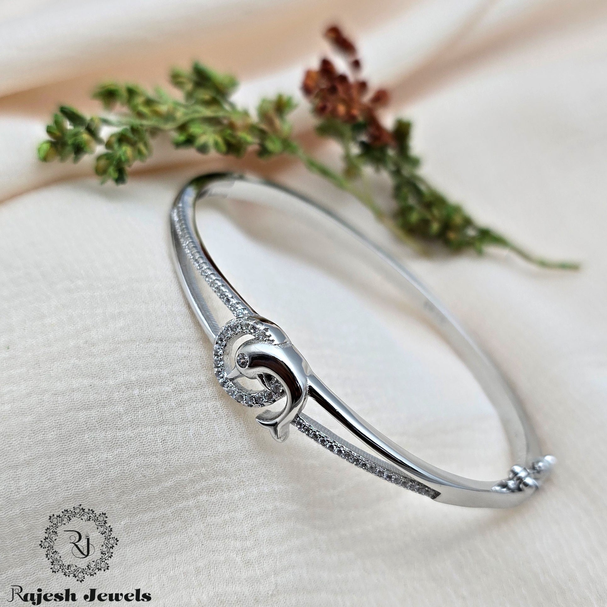 Wonderful Dolphin Cz Hand Kada
