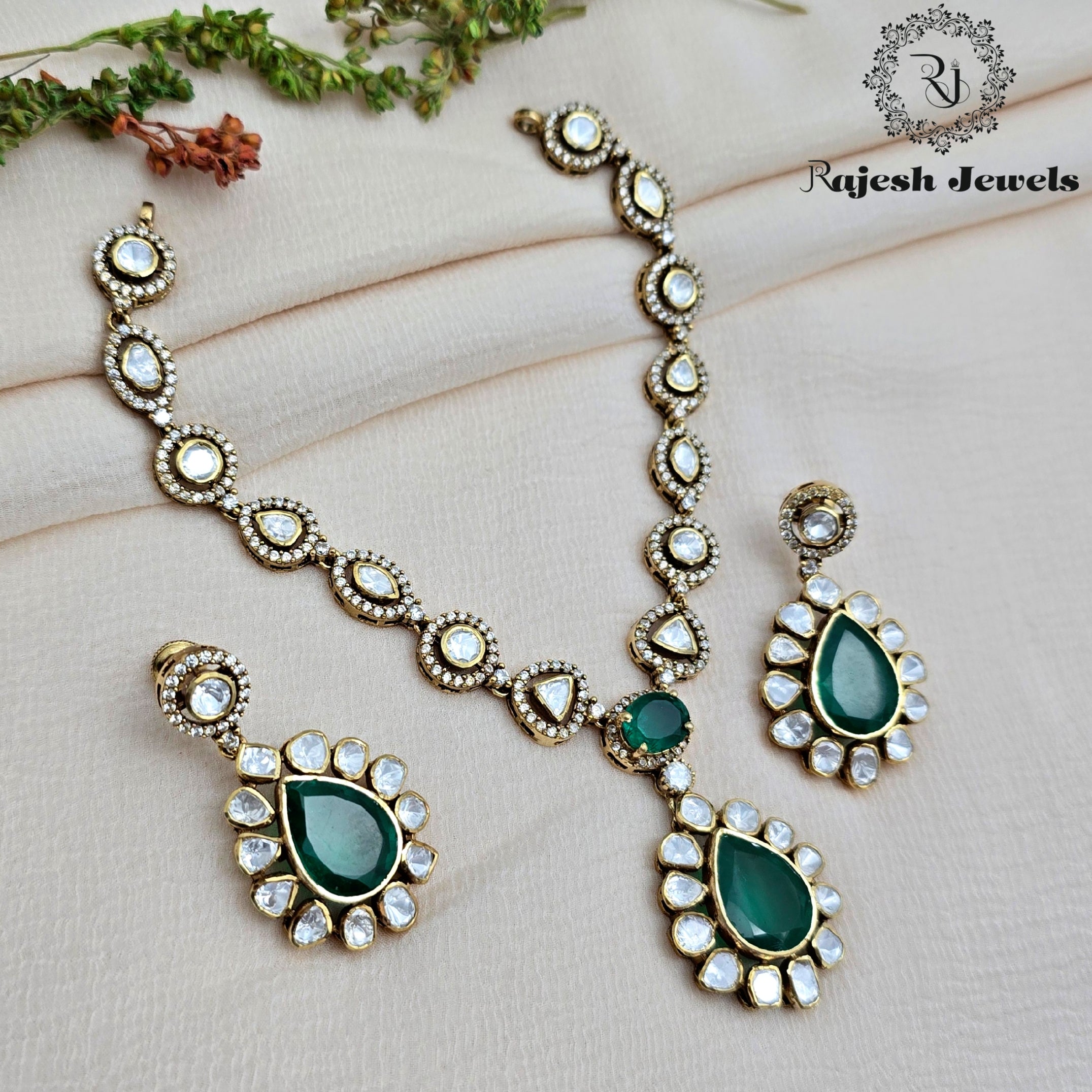 Mesmerizing Graceful Green Moissanite Necklace