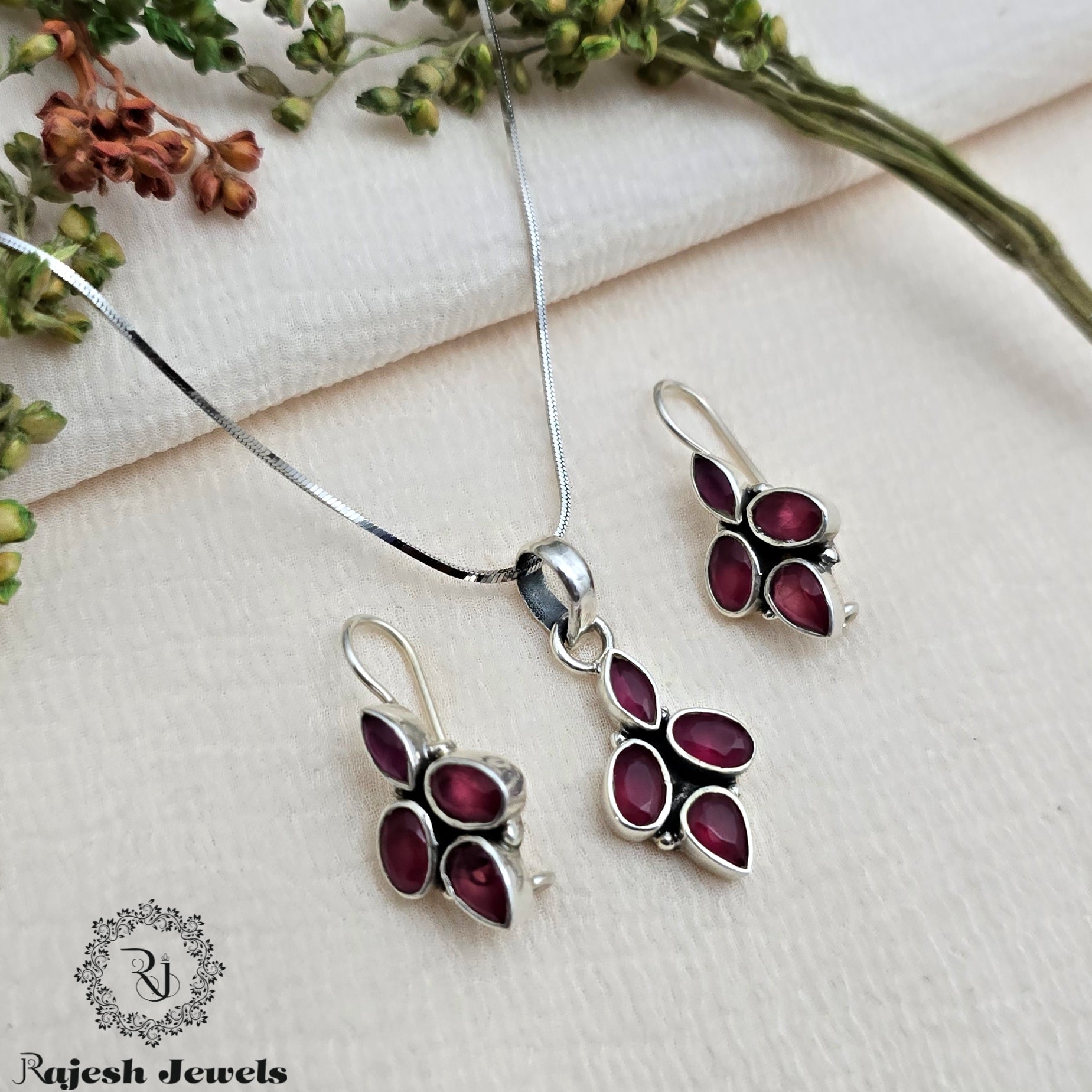 Radiant Cutstone Pendant Set