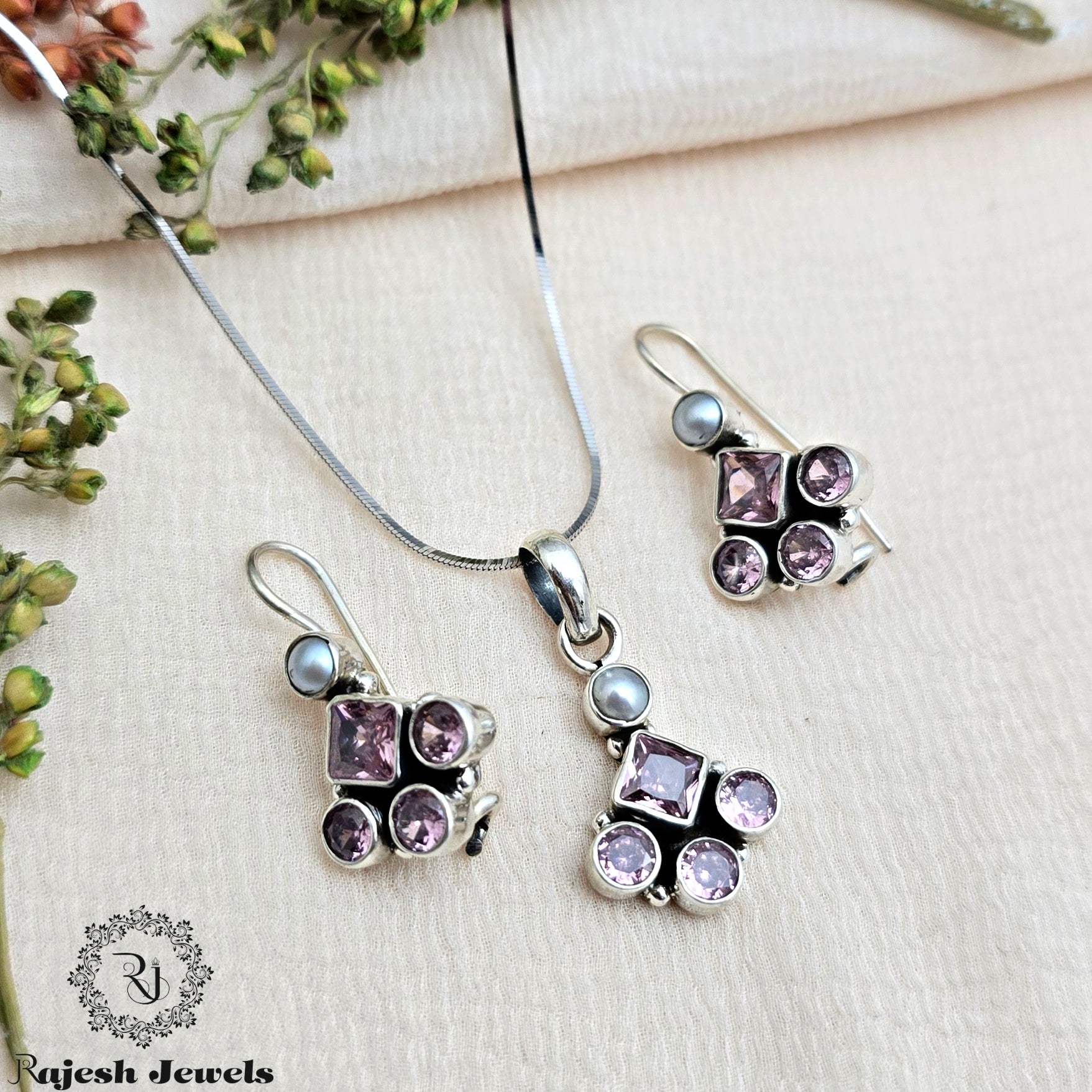 Wonderful Pink Cutstone Pendant Set