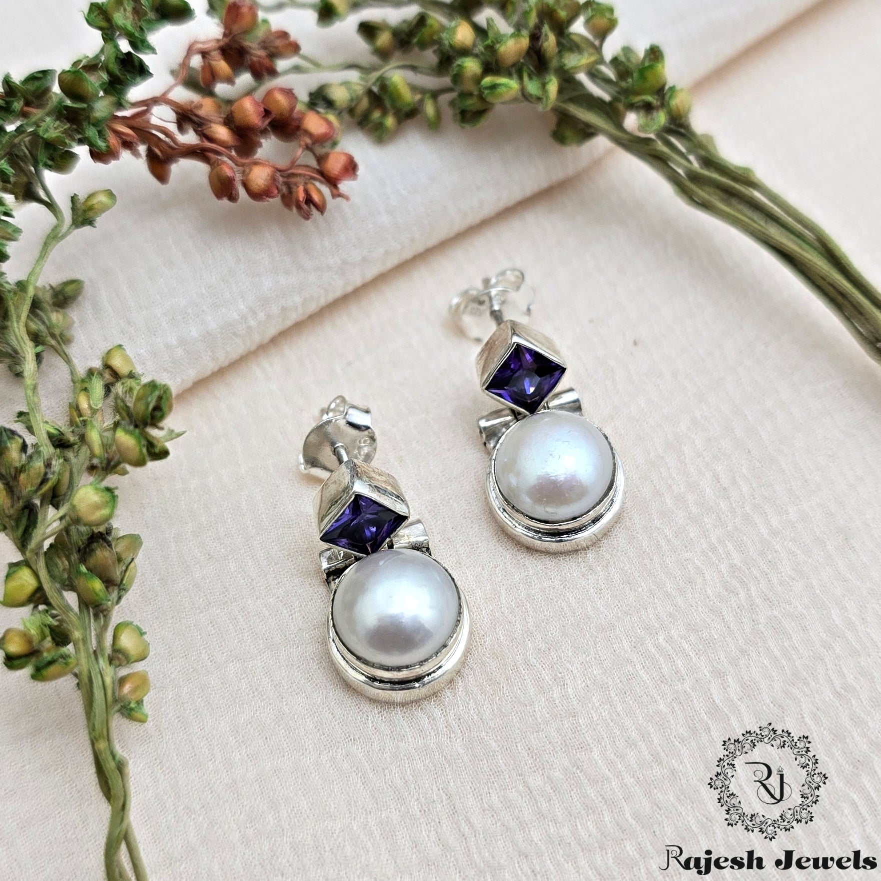 Engaging Pearl Cutstone Stud Earrings