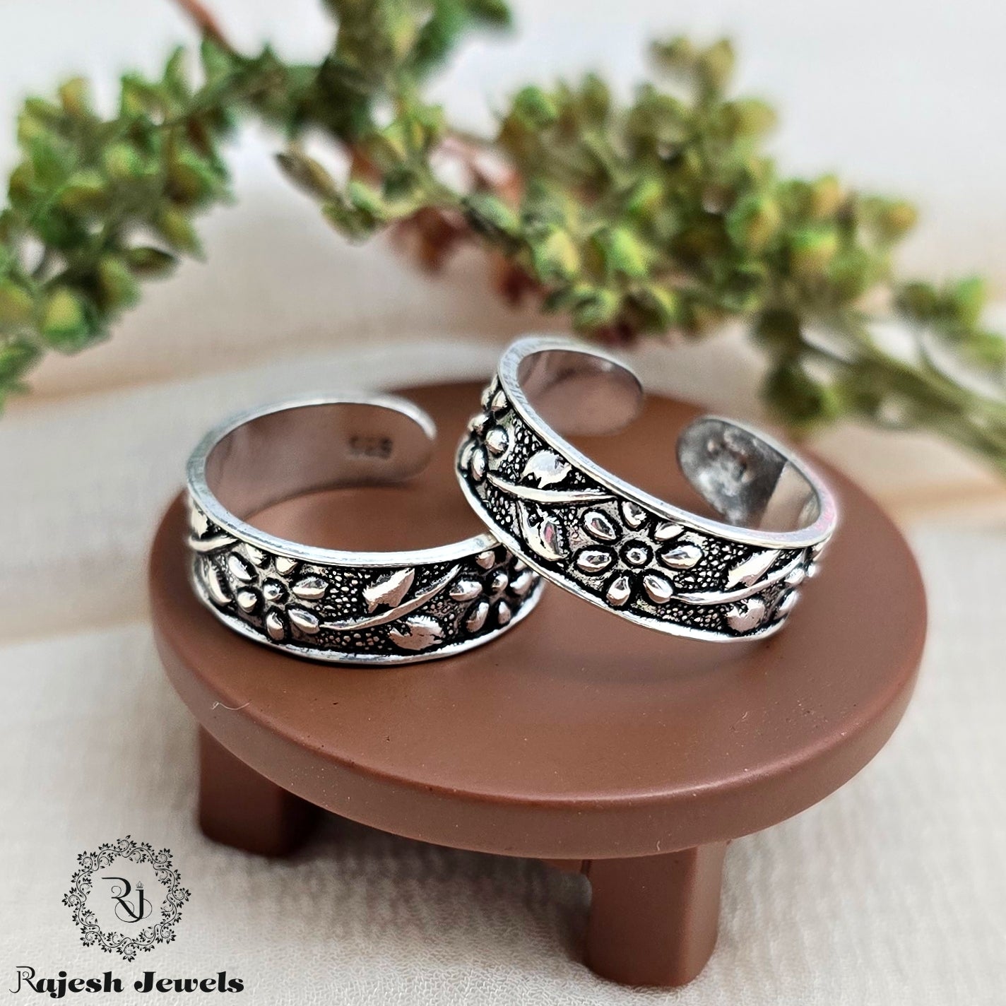Blossomy Floral Band Silver Toerings