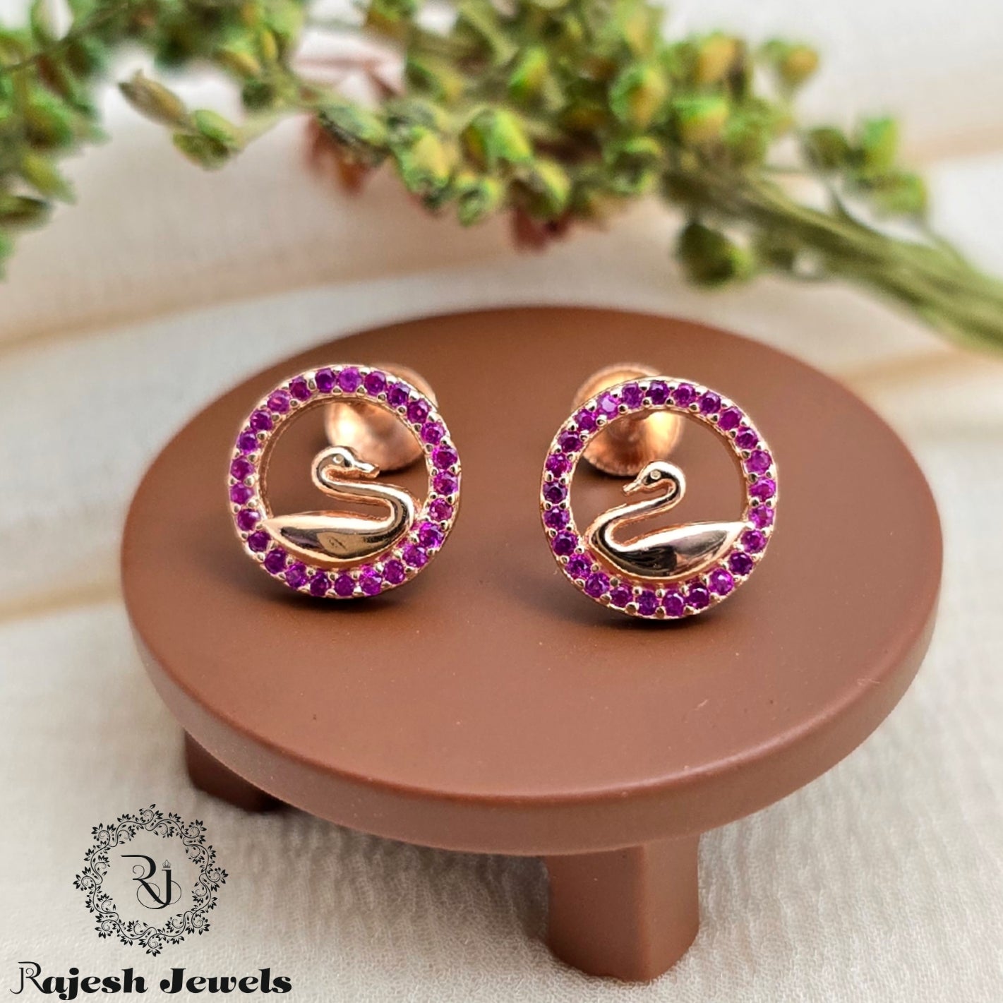Wonderful Swan Cz Rosegold South Screw Stud Earrings