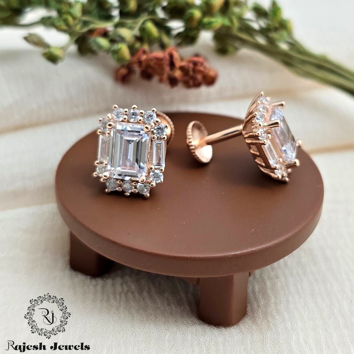 Fabulous Cz Rosegold South Screw Stud Earrings