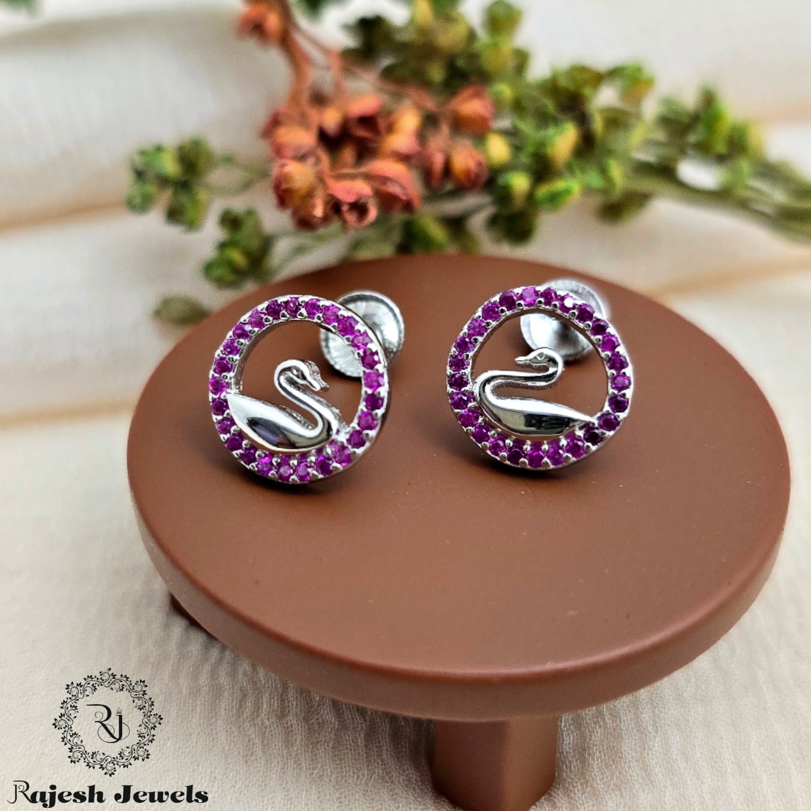 Swan Cz South Screw Stud Earrings