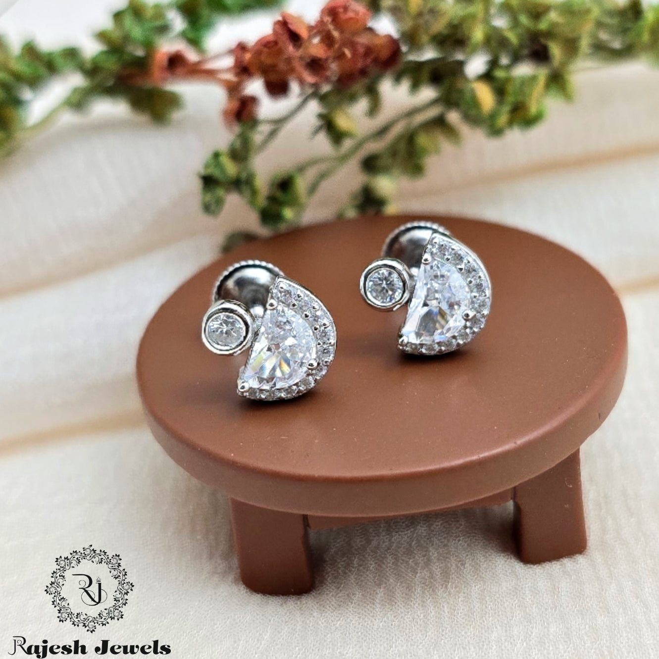 Shimmering Cz South Screw Studs