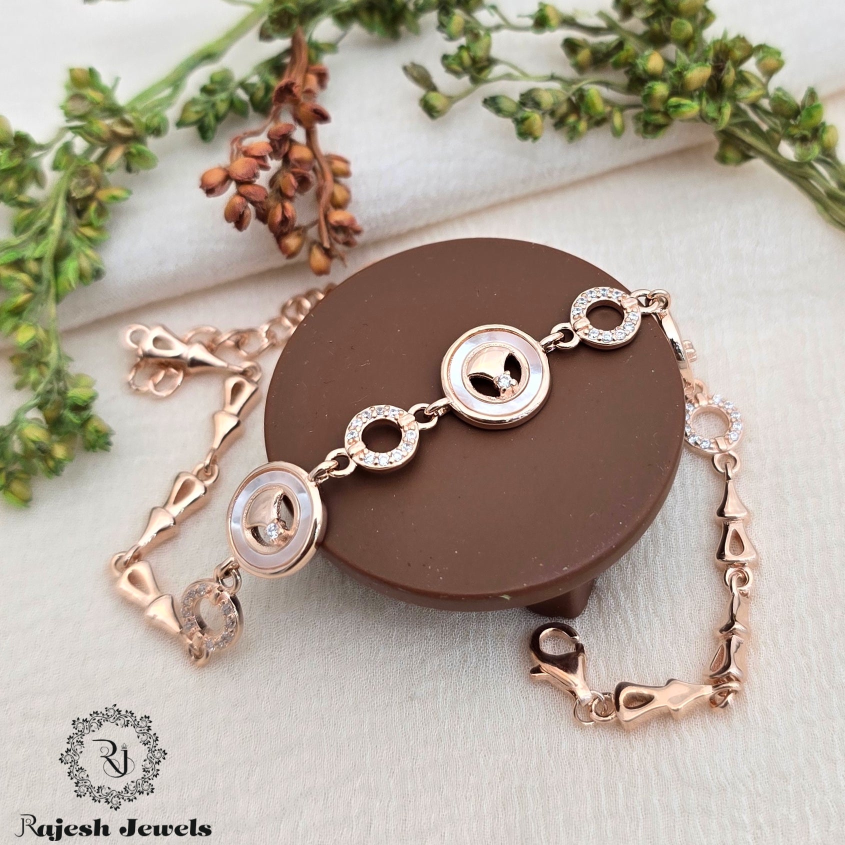 Pleasing Rosegold Ladies Bracelet