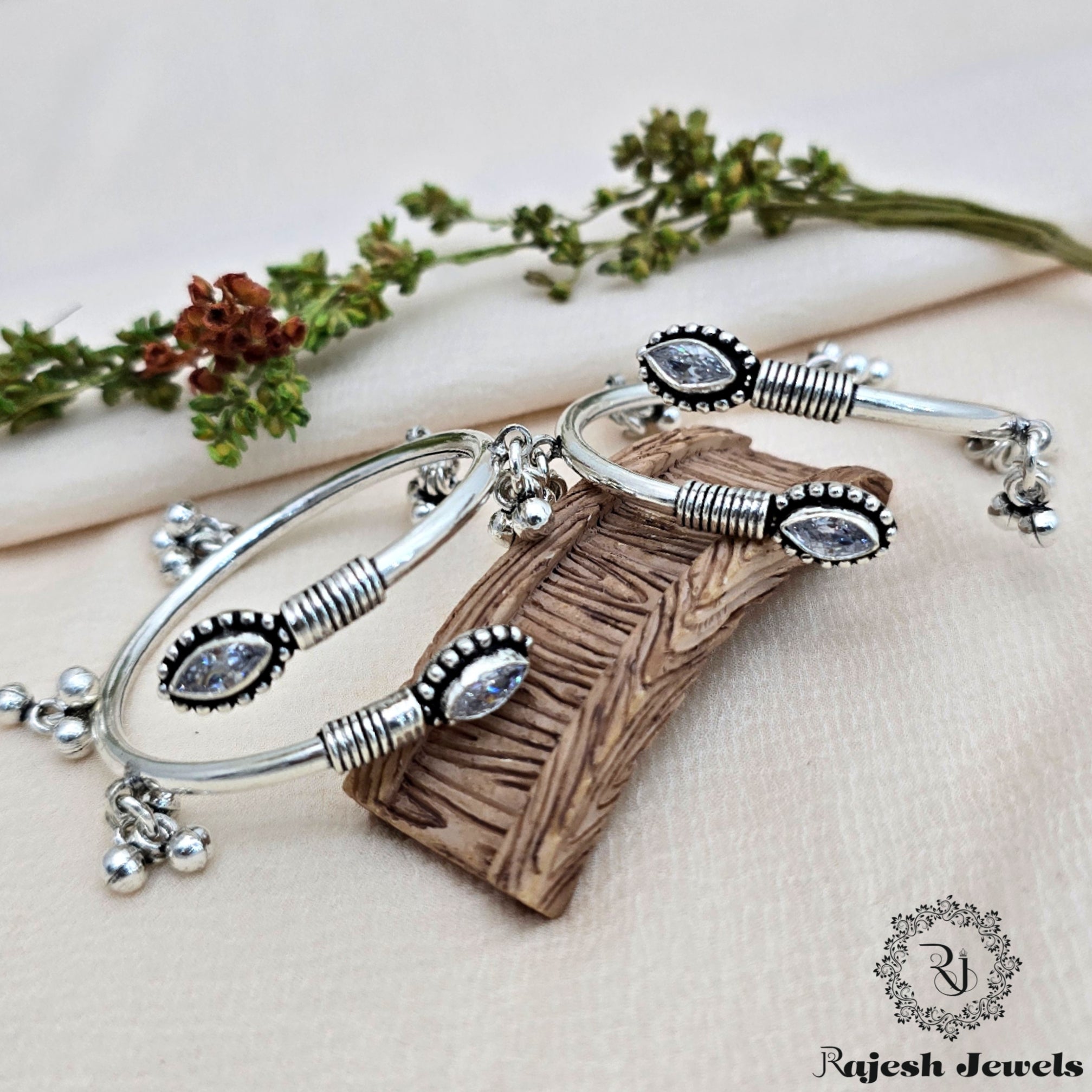 Sparkling Cutstone Kids Kada