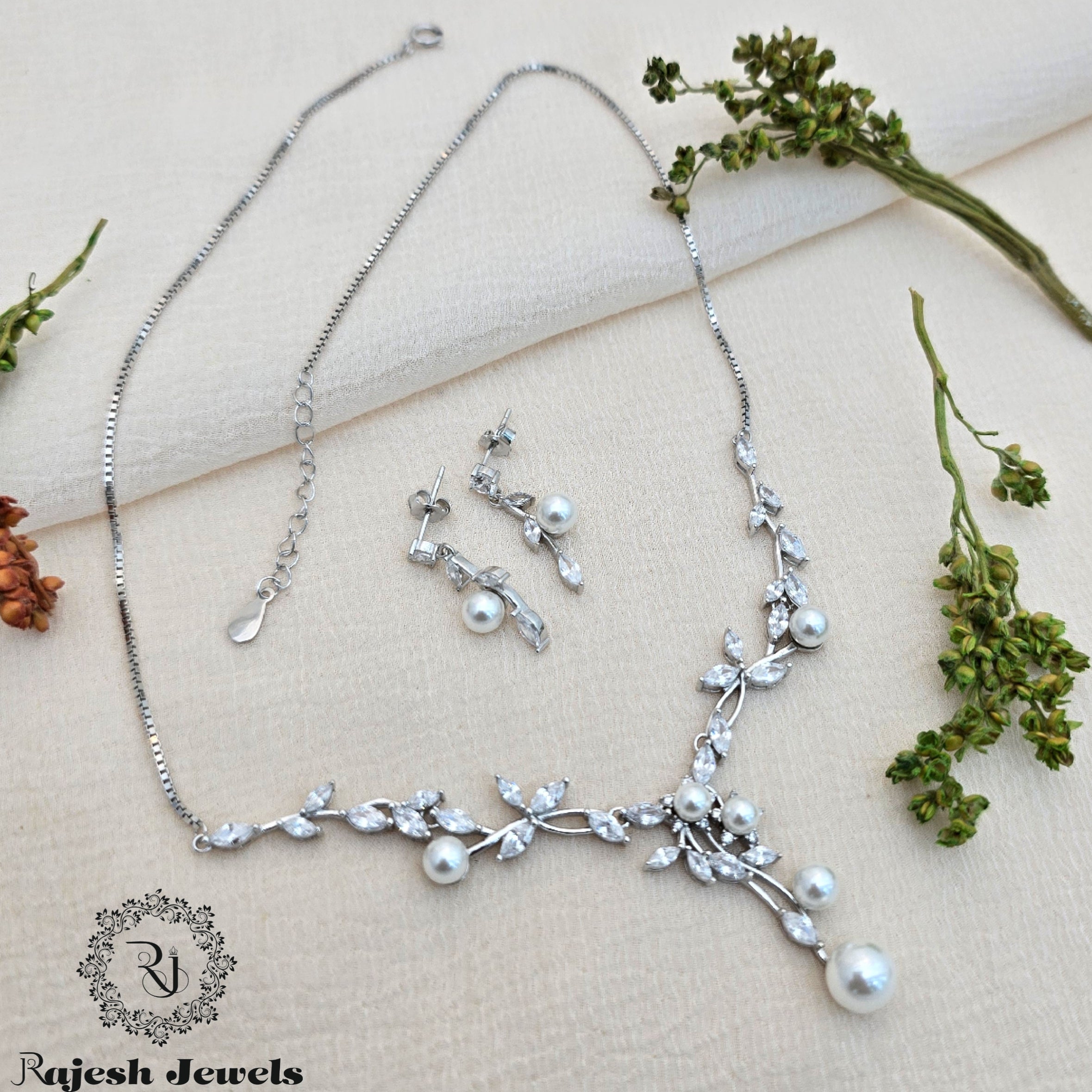 Mesmerizing Pearl Cz Neckpiece