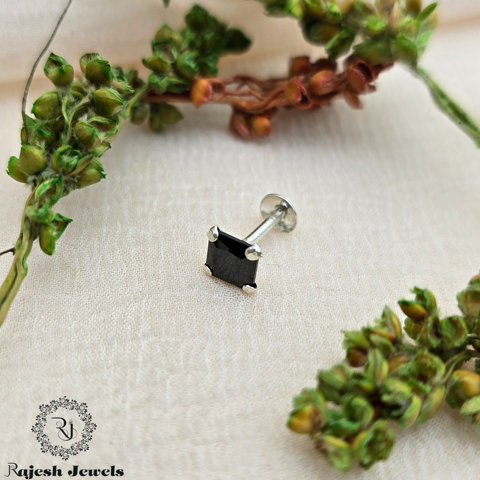 Black Squared Stone South Screw Nosepin