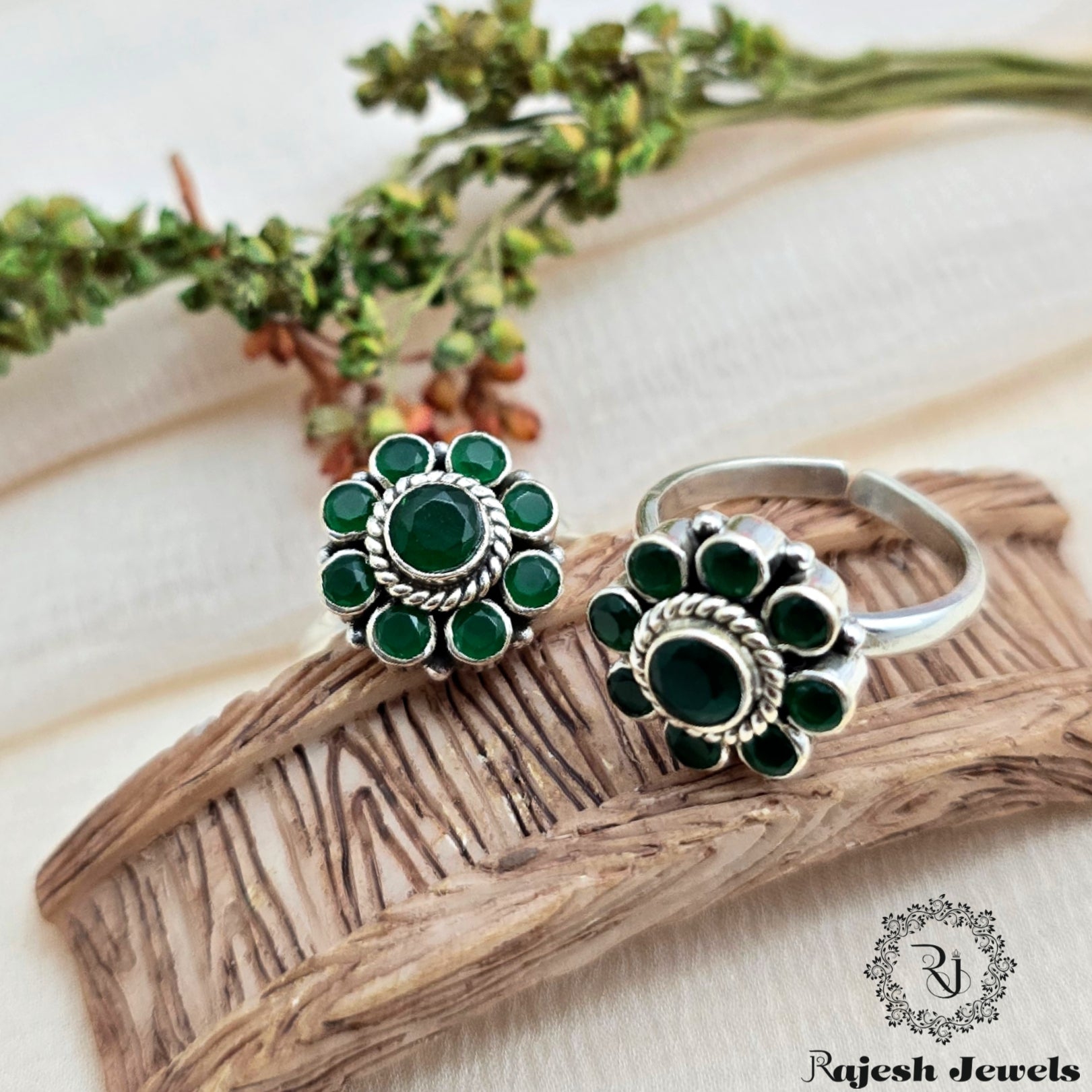 Mesmerizing Floral Green Cutstone Toering