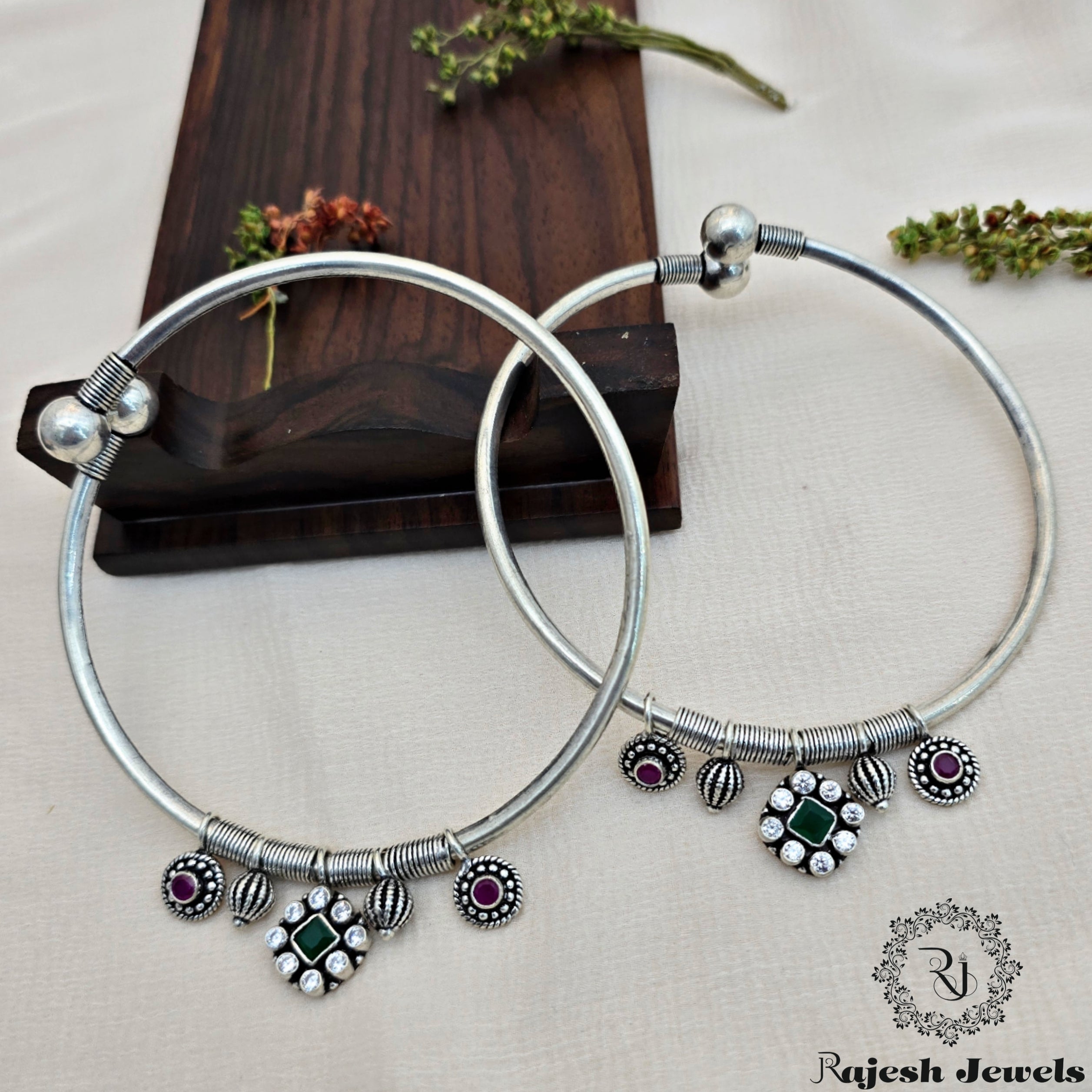 Elegant Charm Cutstone Ankle Kada