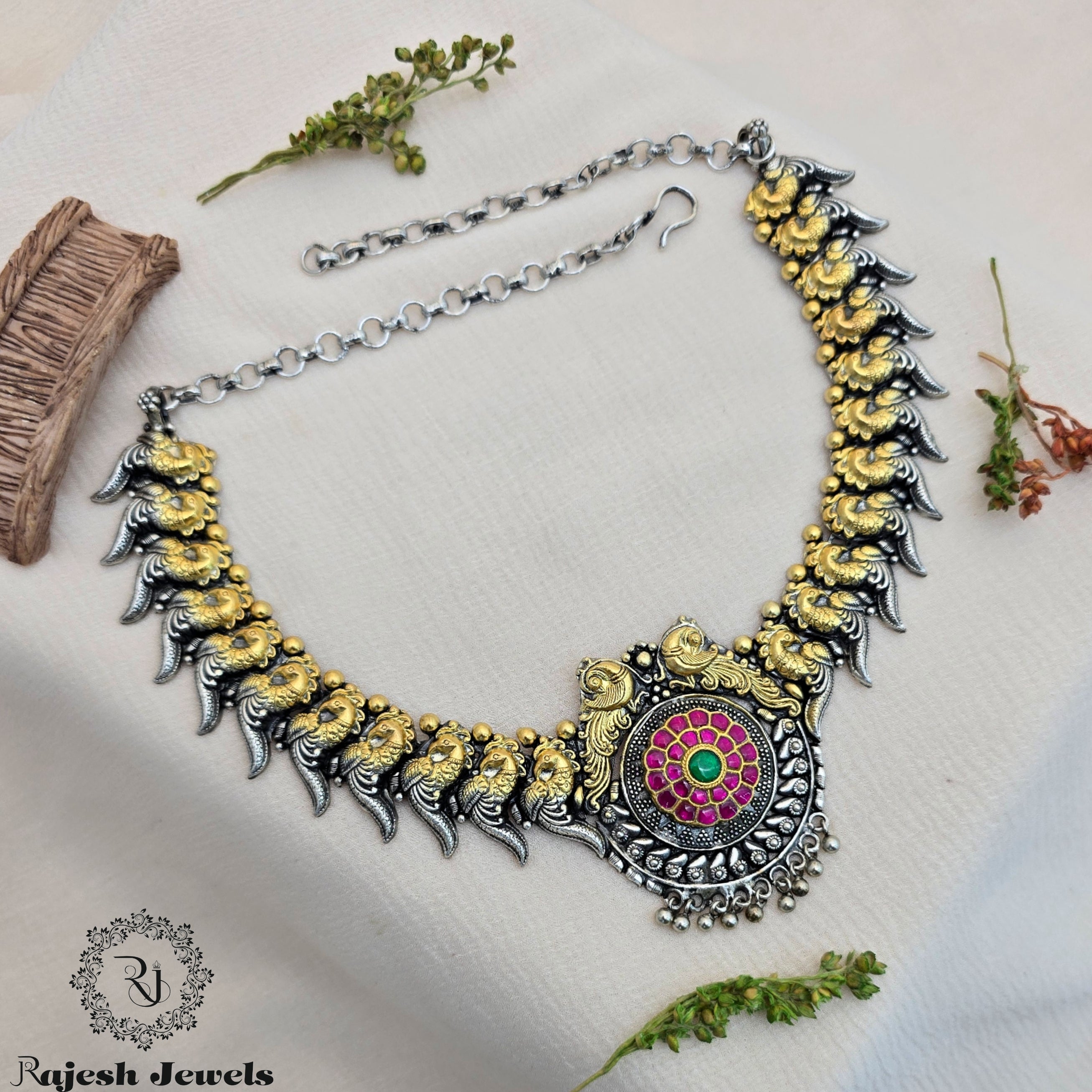 Interesting Dual Tone Kundan Necklace
