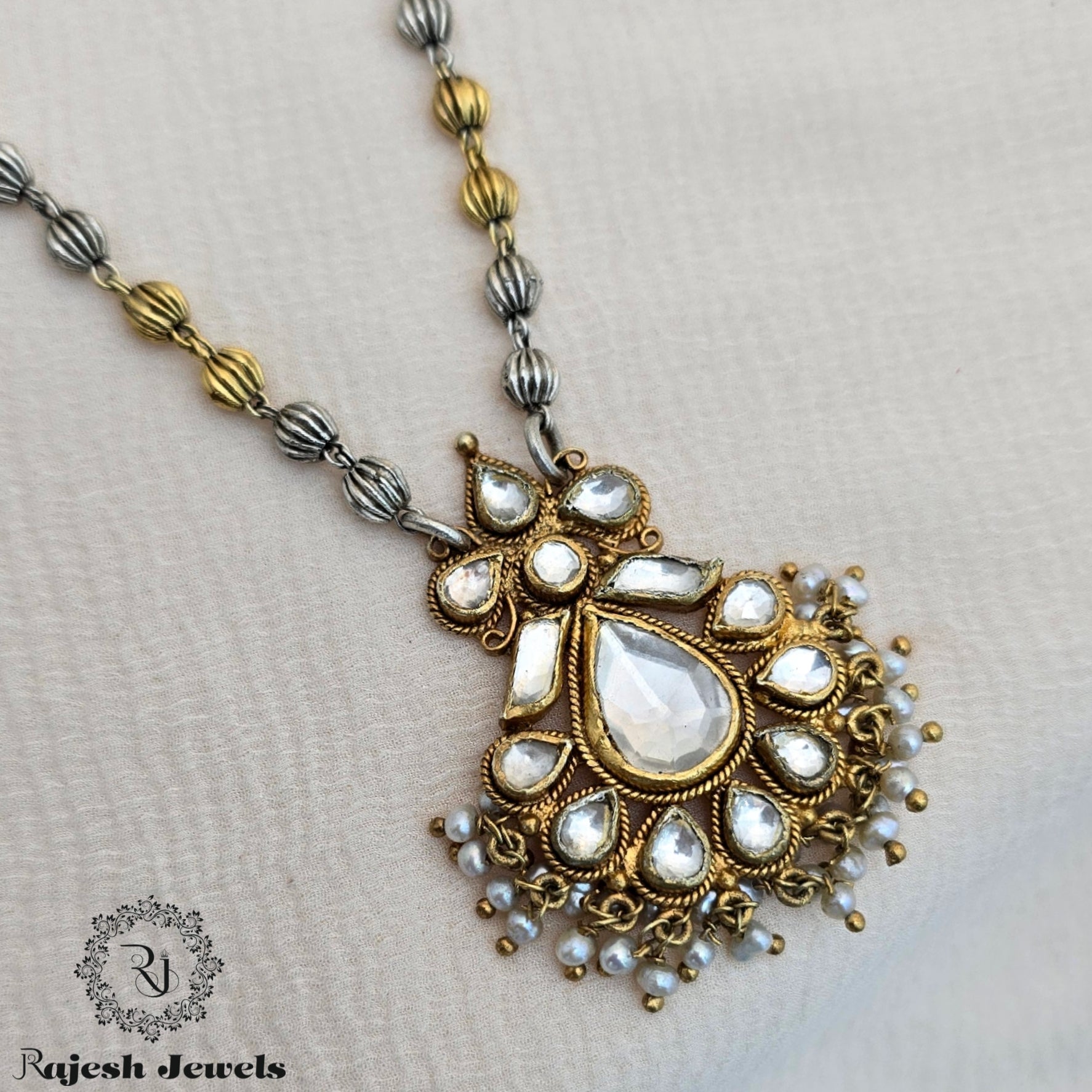 Fashionable Dual Tone Kudan Neckpiece