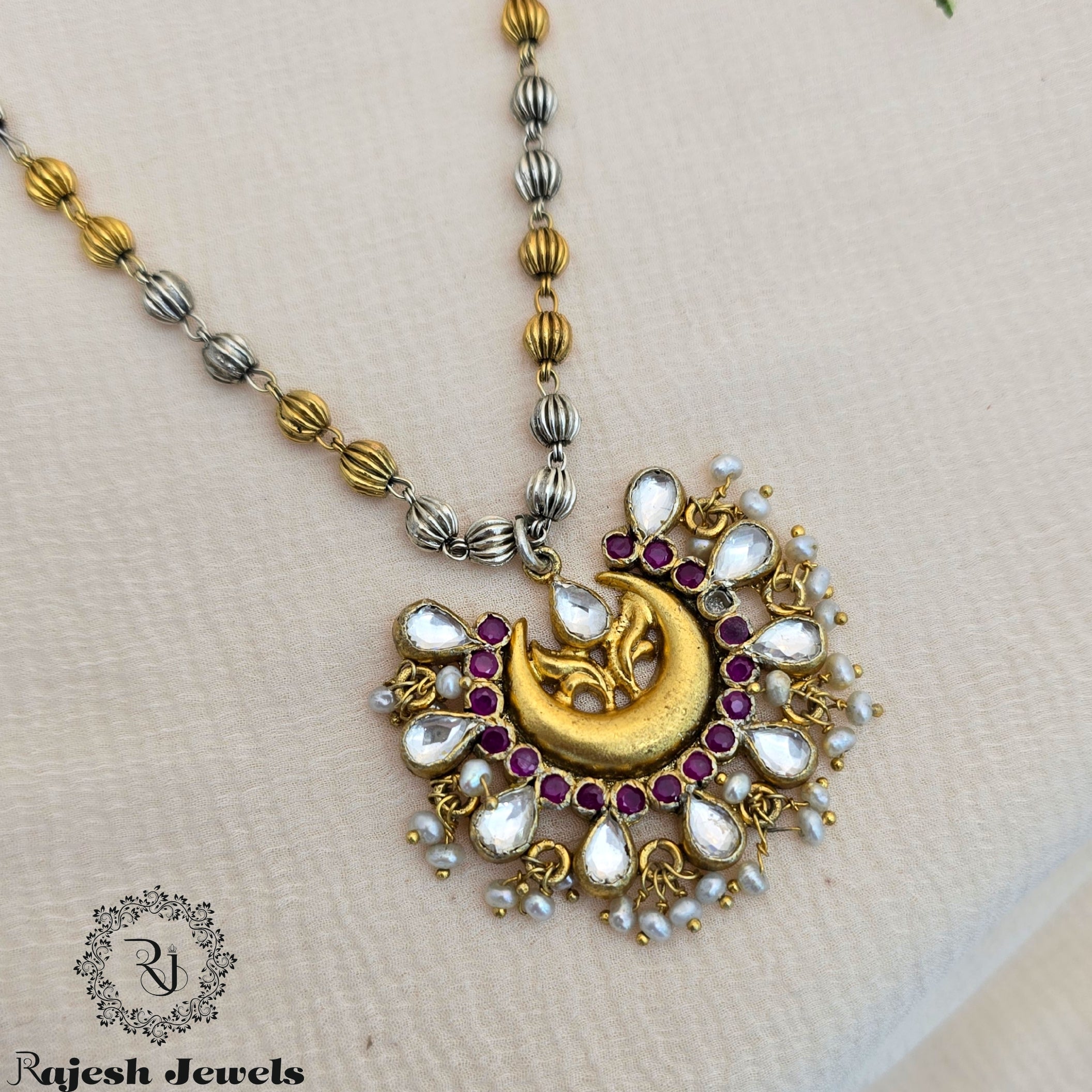 Charming Dual Tone Kundan Neckpiece